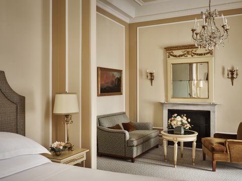 Junior Suite Lake View Sitting Room Detail