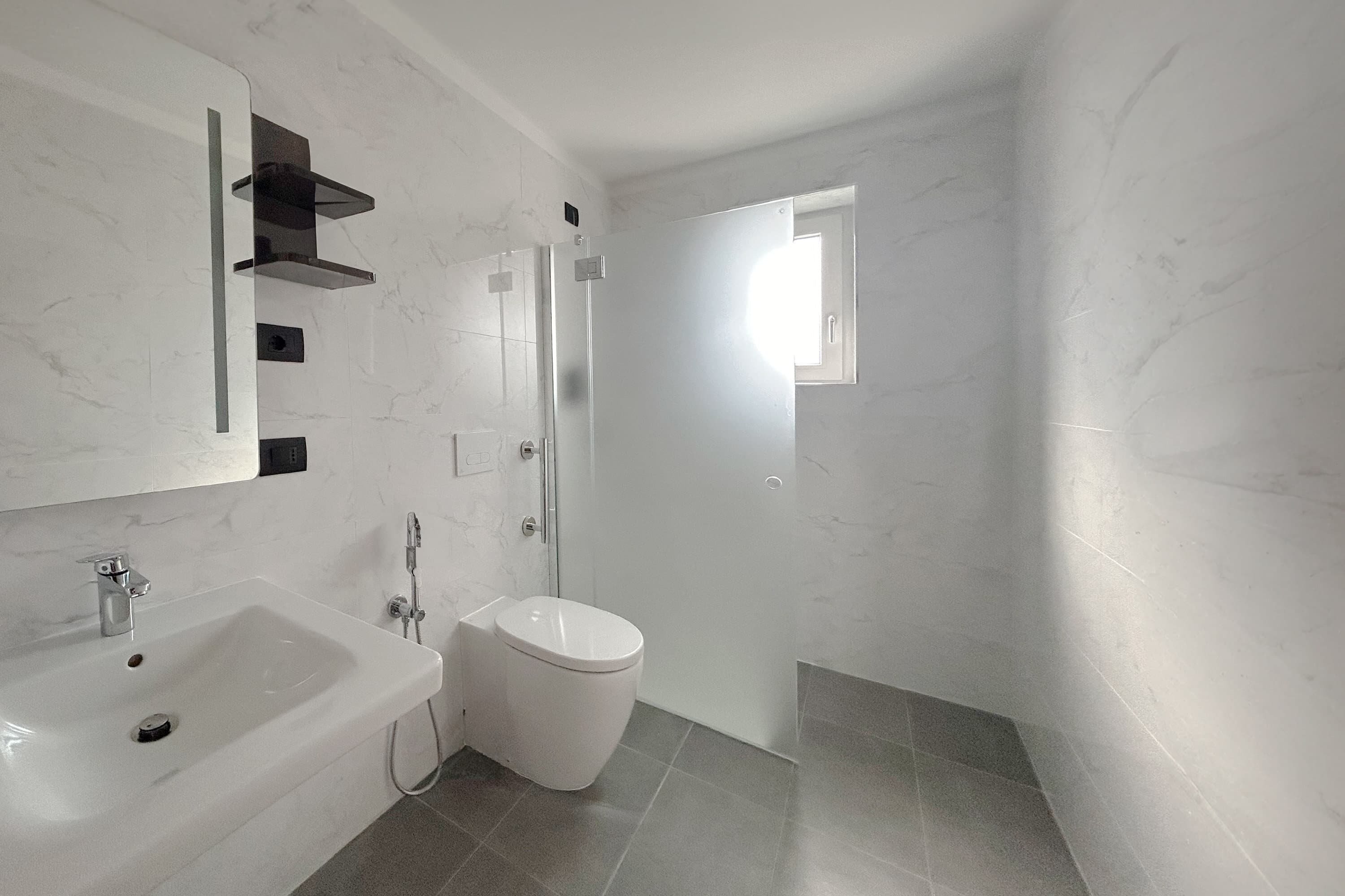 B-B HOTEL GENOVA-guestroom-Apartment Disabled Bathroom.jpg
