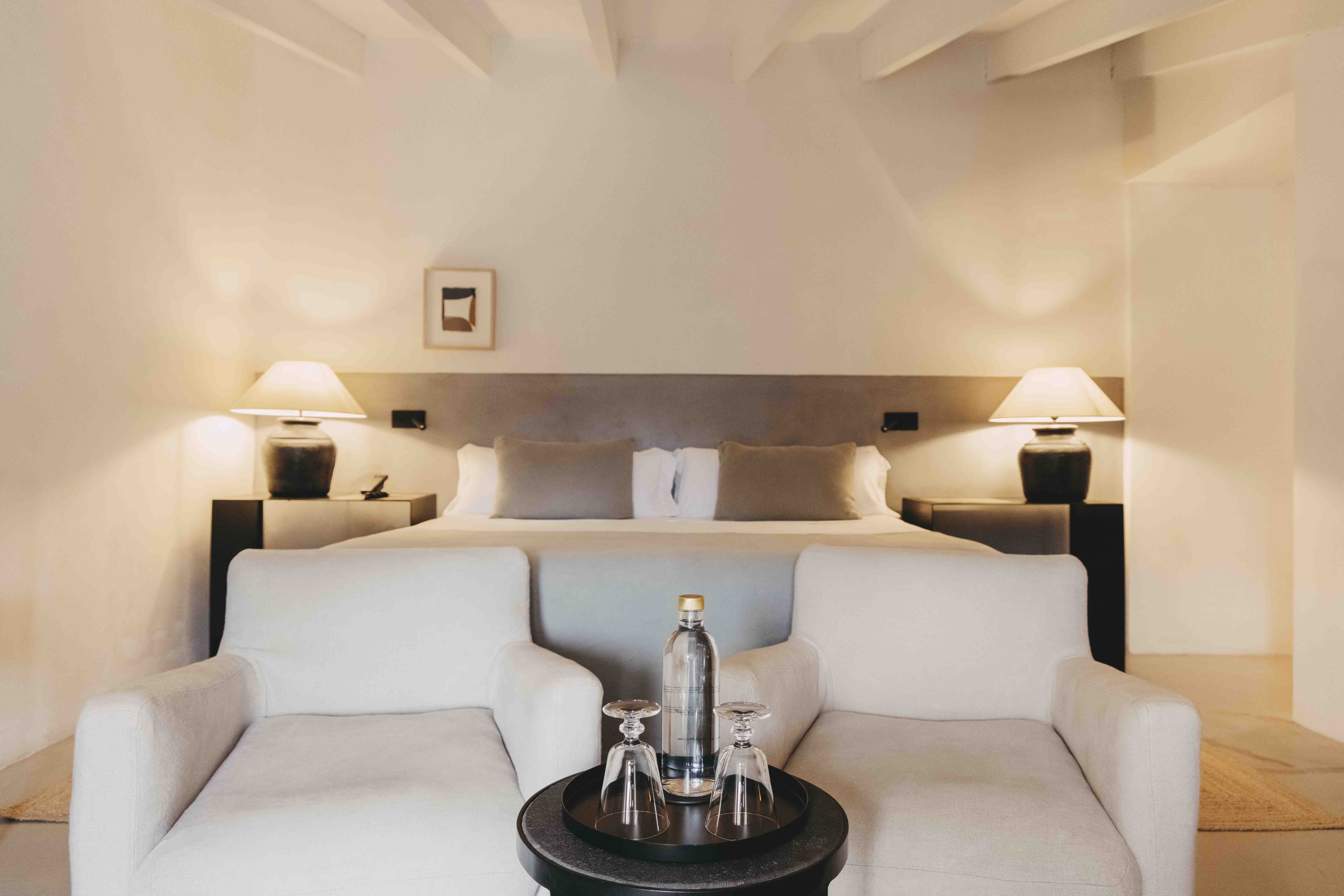 FINCA SERENA MALLORCA-guestroom-Finca Junior Suite.jpg
