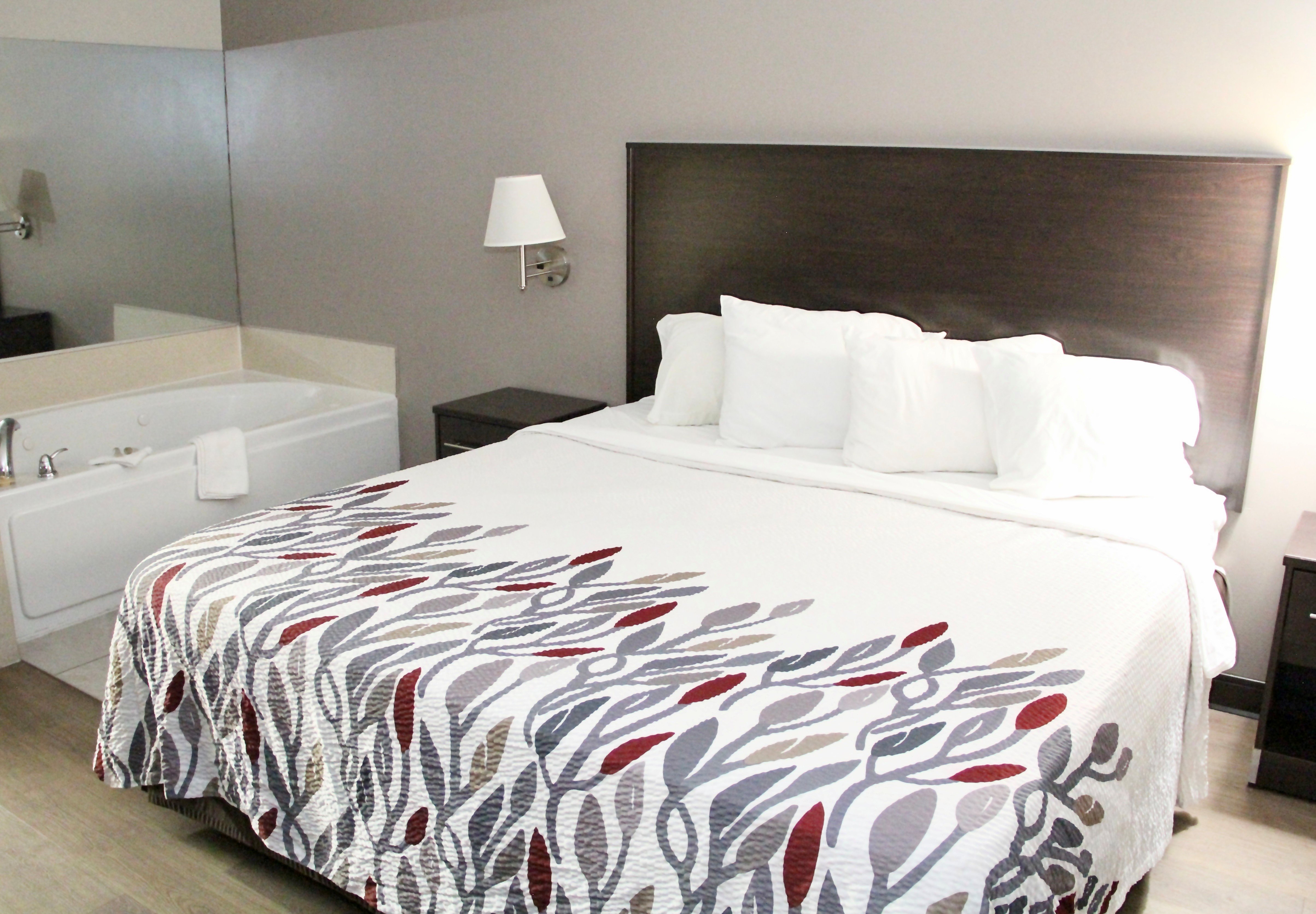 RED ROOF LAKE ORION AUBURN HILLS-guestroom-RRI NS Suite King Jetted Tub Micro TEMP Approved NTKJM.jpg