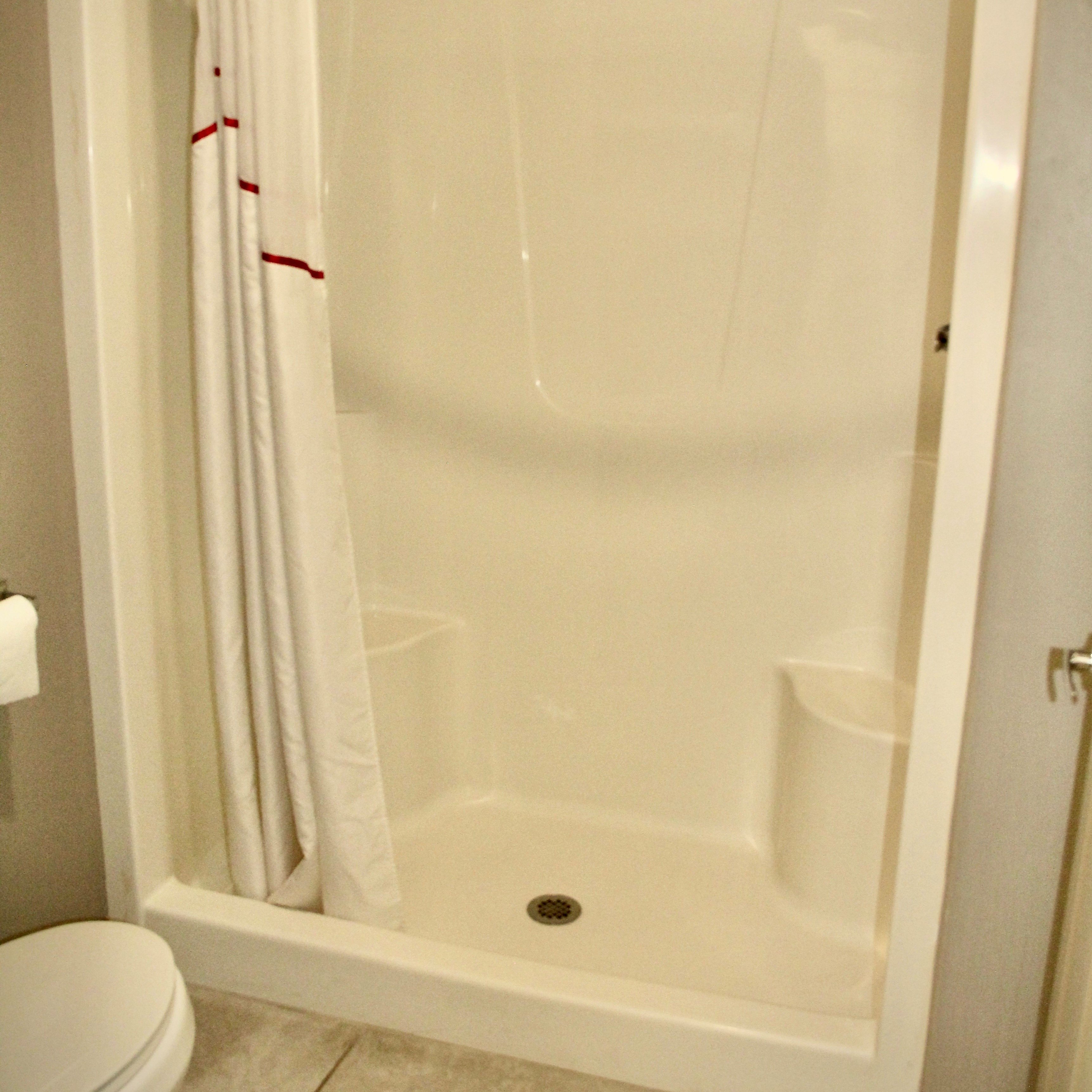 RED ROOF LAKE ORION AUBURN HILLS-guestroom-RRI Bathroom TEMP Approved.jpg