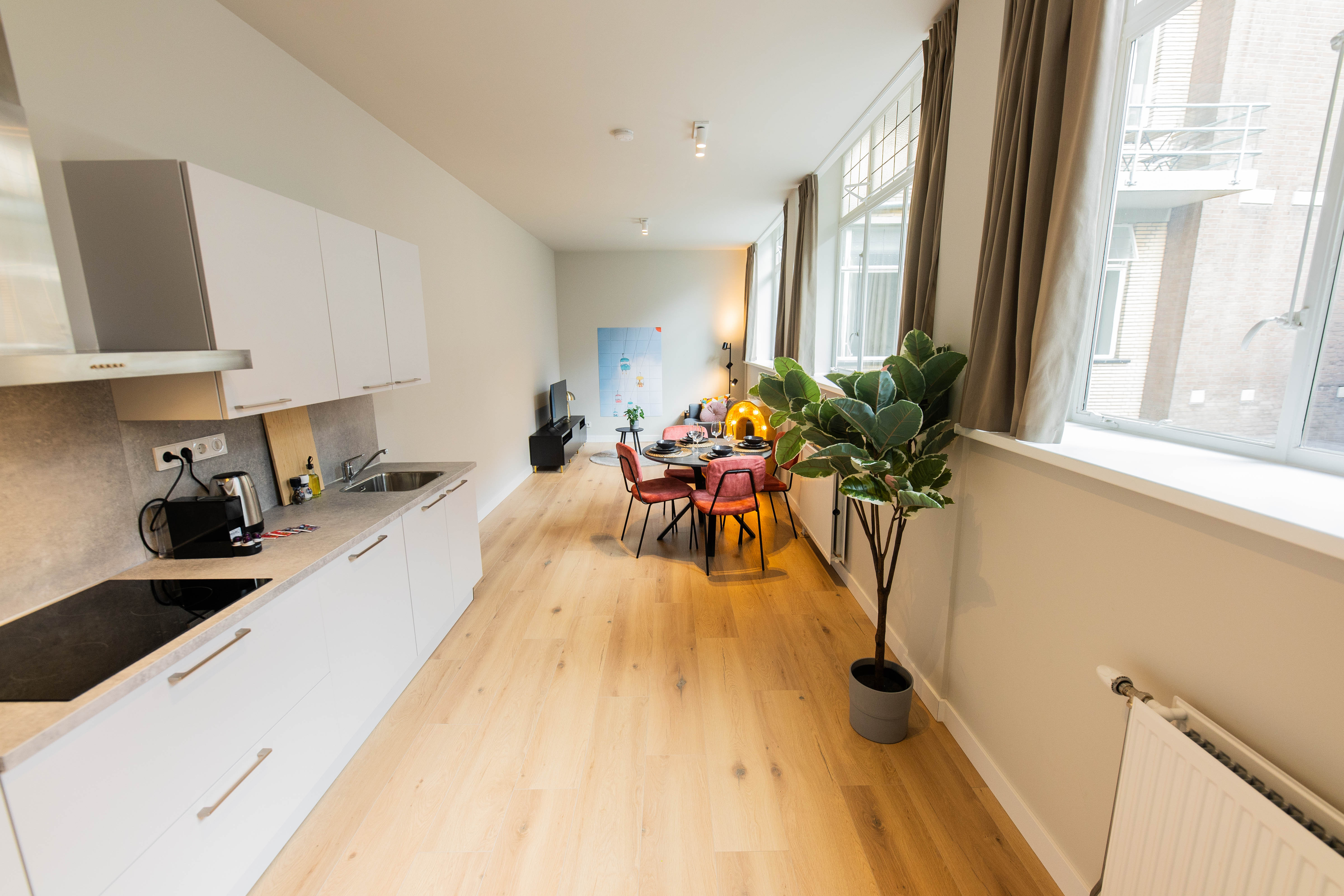 Westersingel-guestroom-Living area.jpg