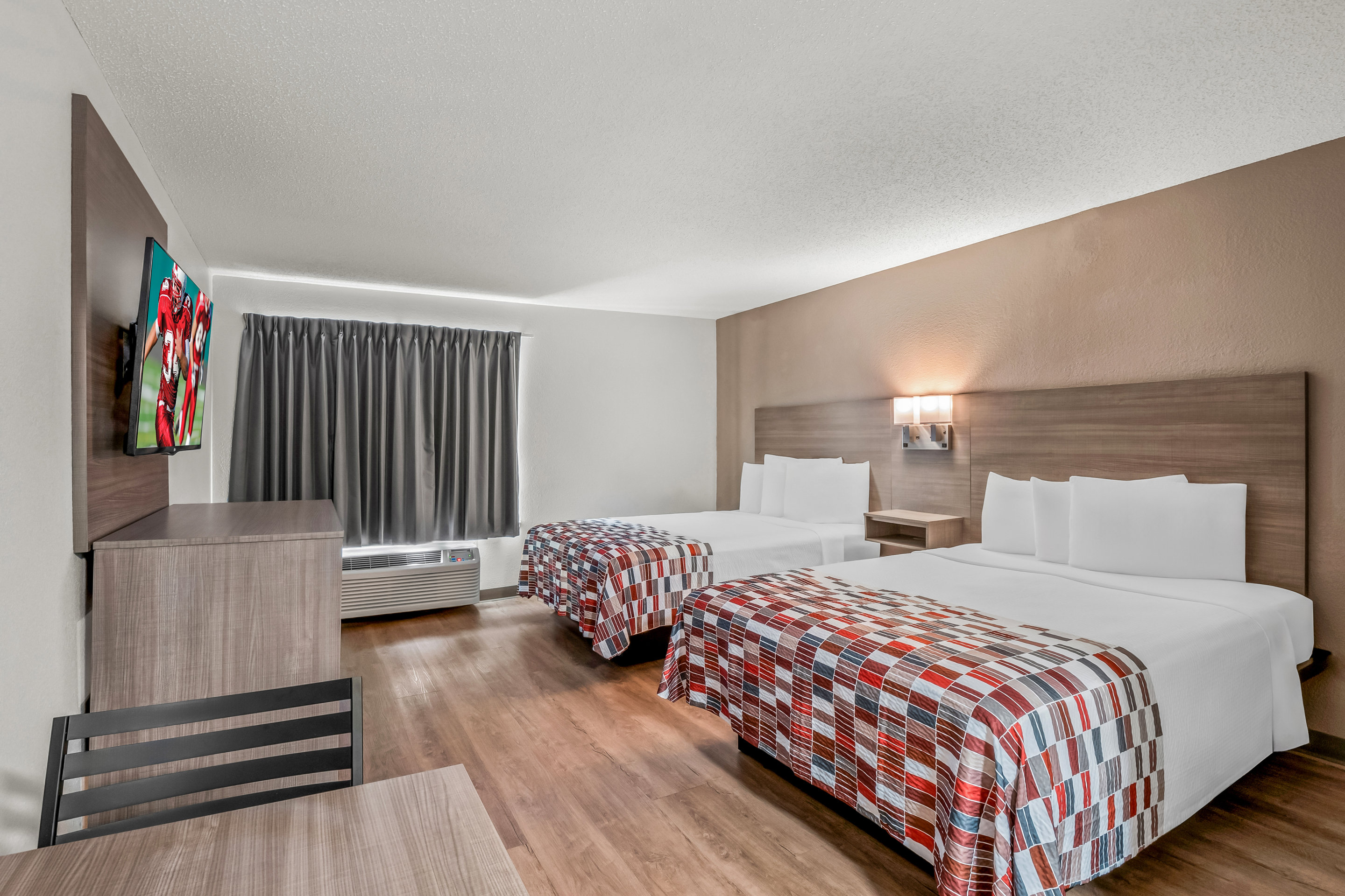 RED ROOF SOUTHFIELD-guestroom-RRI NS Deluxe Queen Kitchen PRO Approved NDQK.jpg