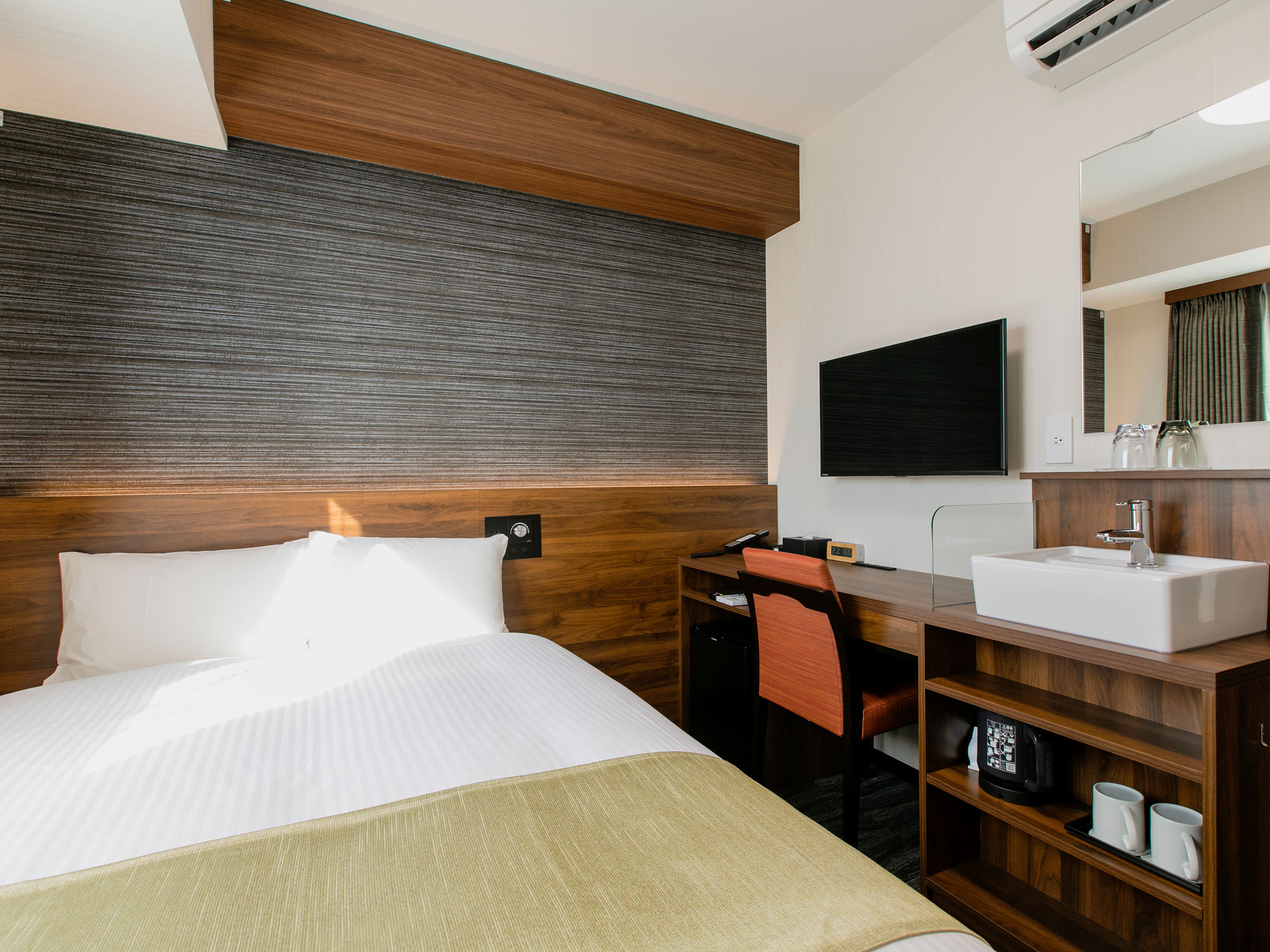 KOKO HOTEL Takamatsu-guestroom-double.jpg