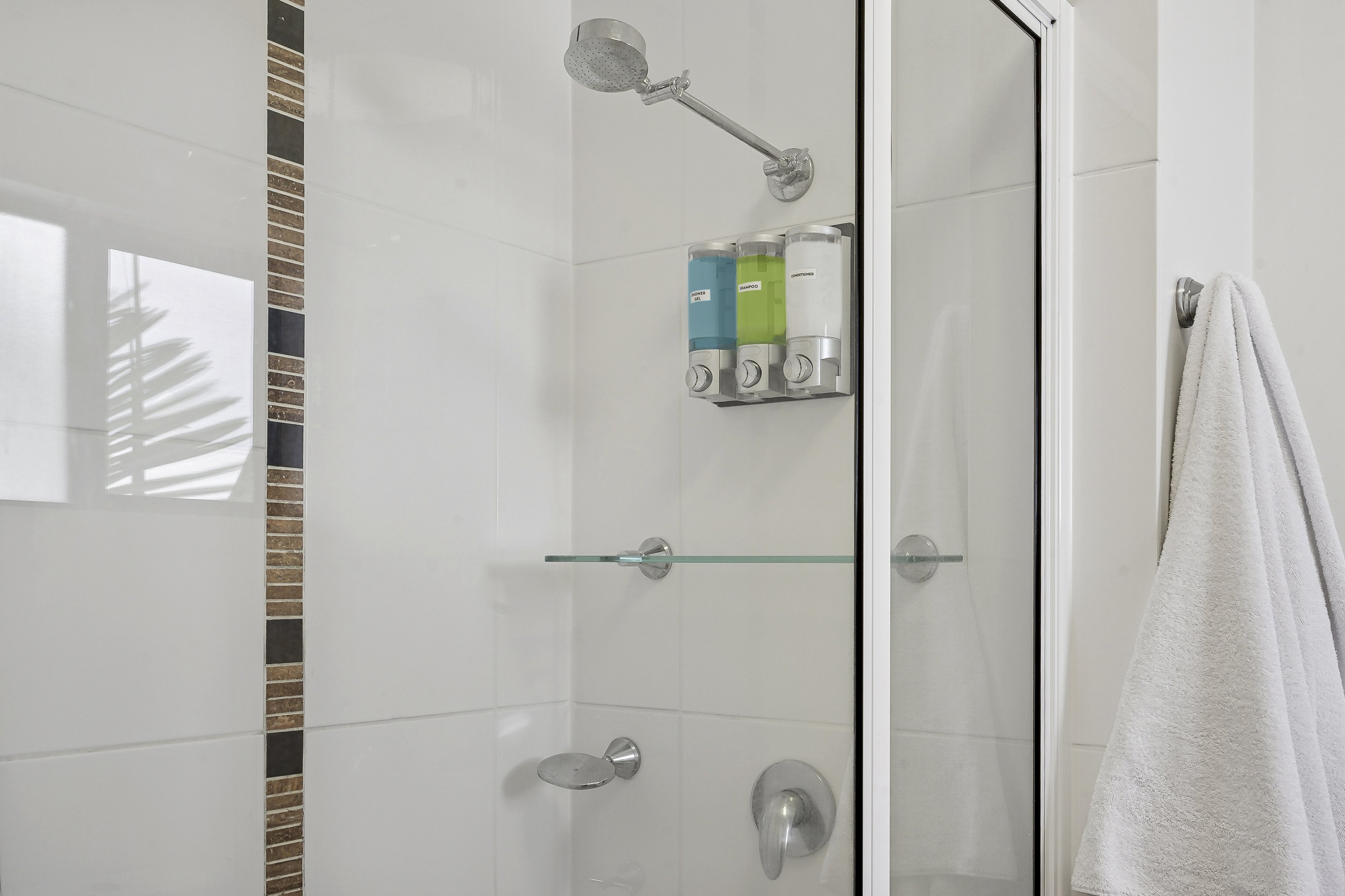 Park Regis Anchorage-guestroom-Standard Hotel Room Bathroom.jpg