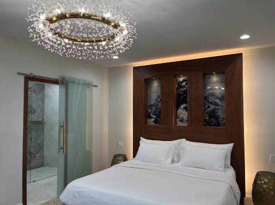 Retreat at Crystal Manatee-guestroom-Deluxe King Room.jpg
