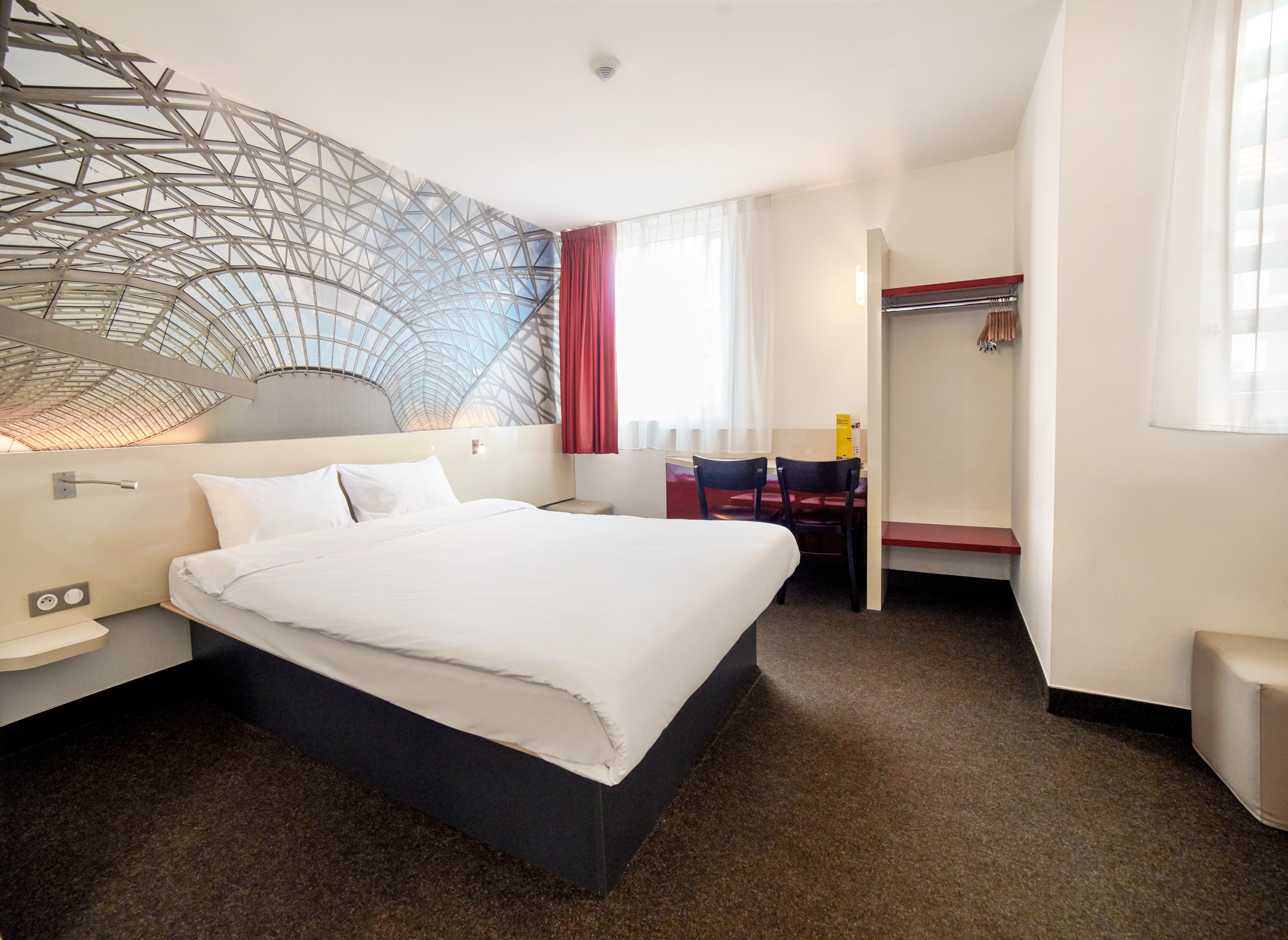 B&B HOTEL KATOWICE CENTRUM-guestroom-B B HOTEL Katowice Centrum Double Room.jpg