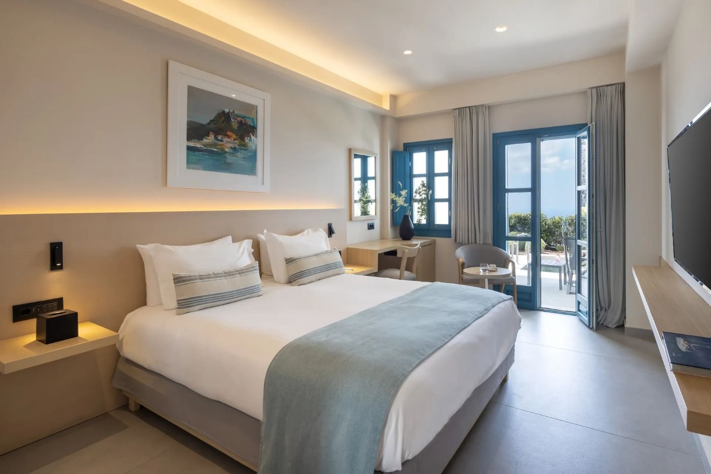 Aeifos Boutique Hotel-guestroom-Caldera Deluxe L.jpg