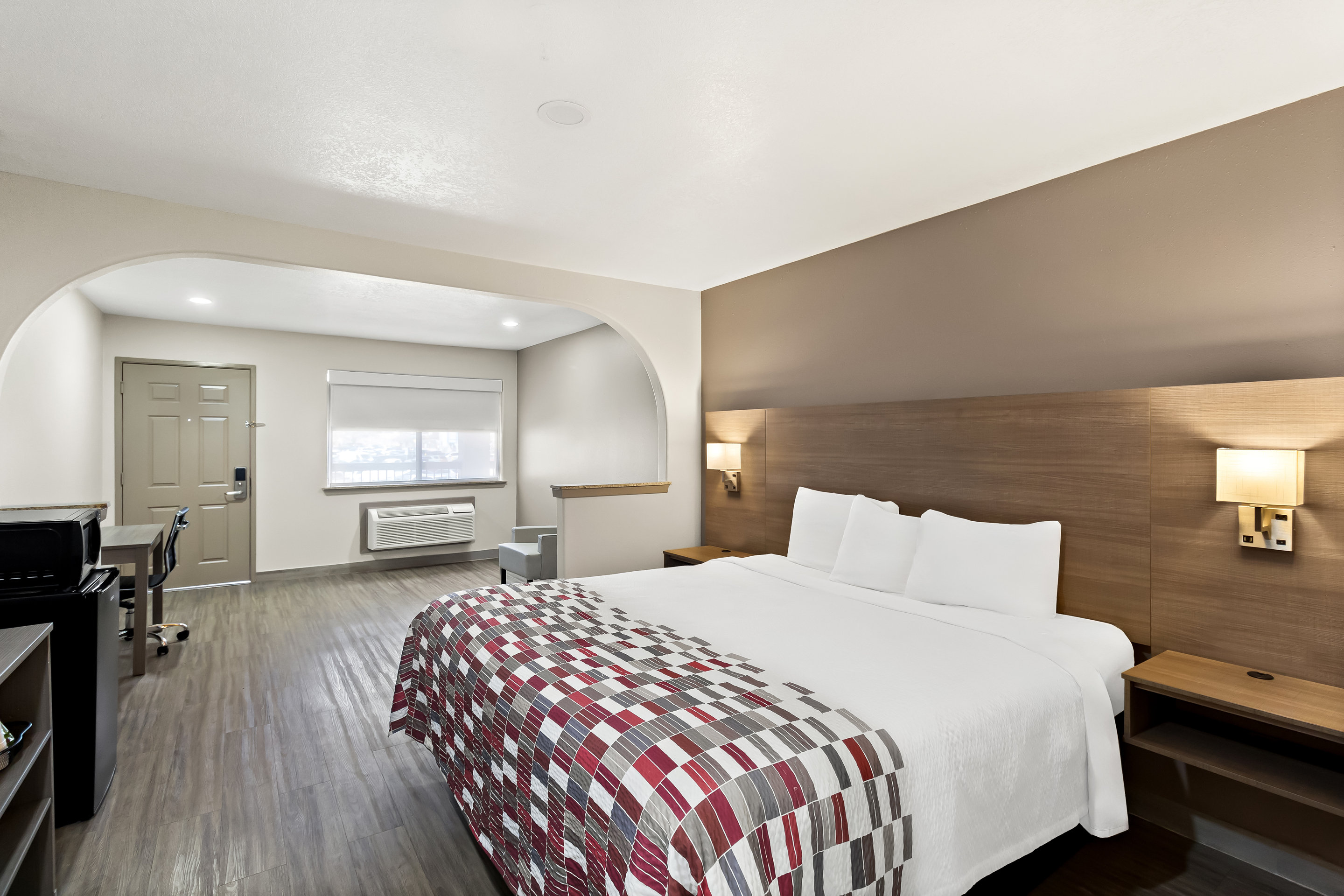 RED ROOF STAFFORD, TX-guestroom-RRI NS Superior King Micro PRO Approved NPKM.jpg