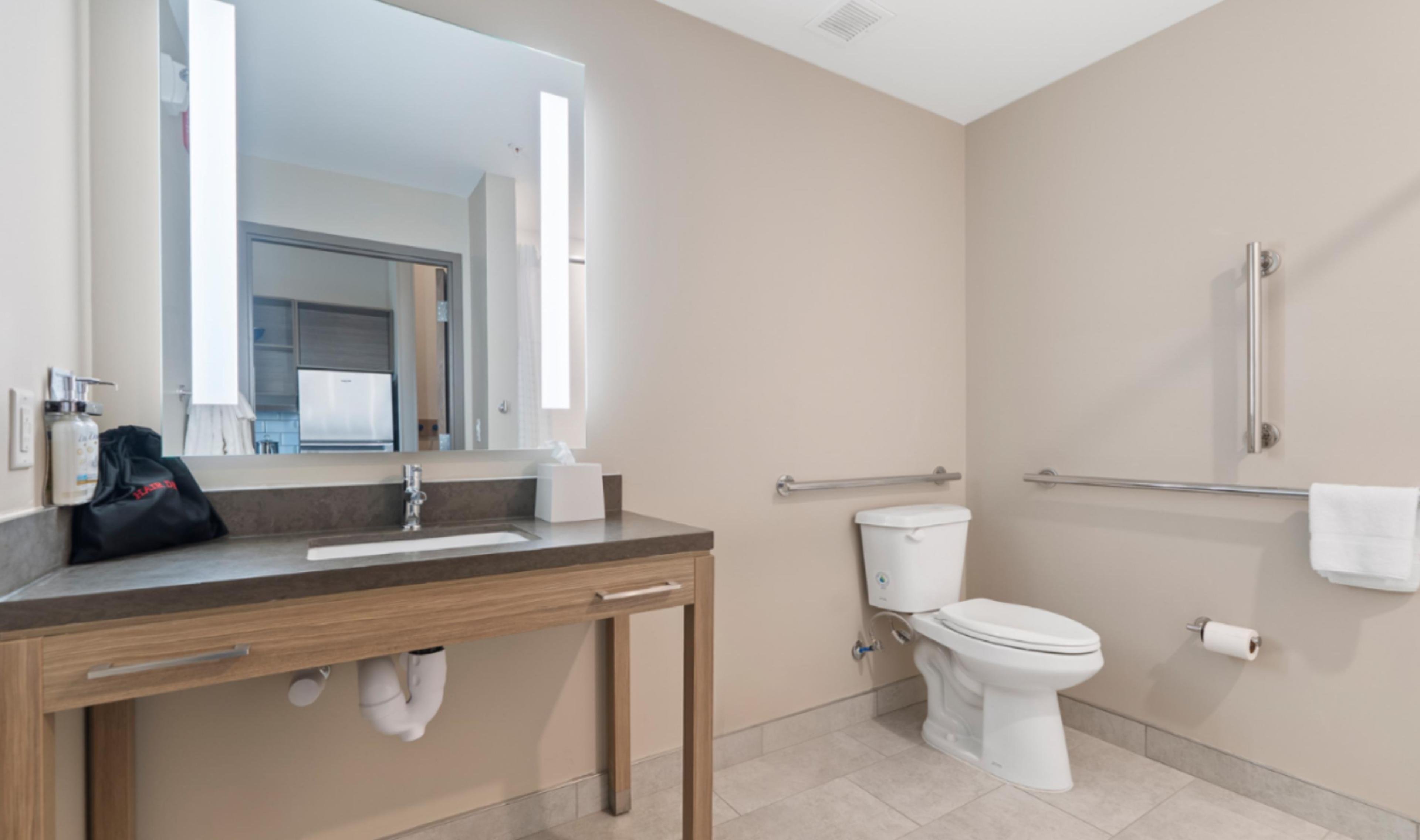 CANDLEWOOD STES PERRY NATL FAIRGROU-guestroom-Enjoy ample counter space in our spacious guest bathrooms..jpg