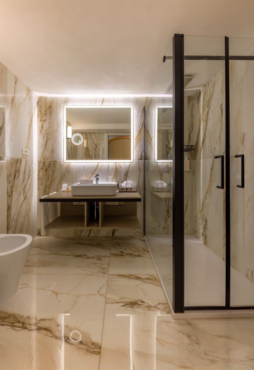 Hotel and Spa Des Pecheurs-guestroom-Standard Sea View - Bathroom.jpg