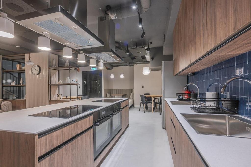 Noli Gdansk Wrzeszcz-guestroom-Shared Kitchen.jpg