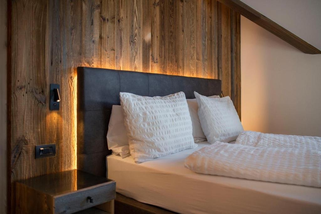 ALPOTEL DOLOMITEN-guestroom-Guest Room.jpg