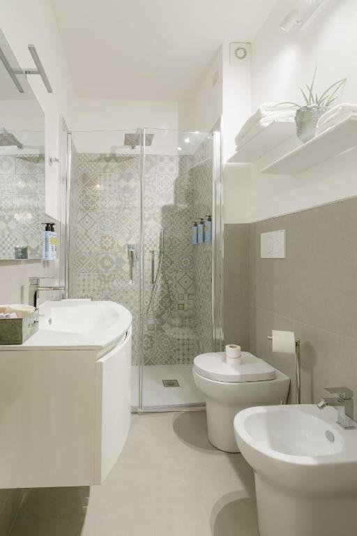 AURORA BOUTIQUE HOTEL AND SPA-guestroom-Bath.jpg