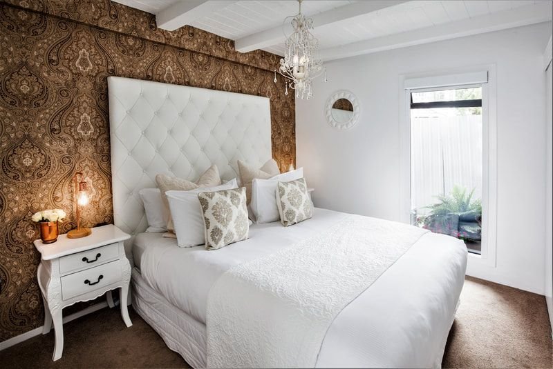 OREWA BEACHCOMBER-guestroom-DELUXE SUITE.jpg