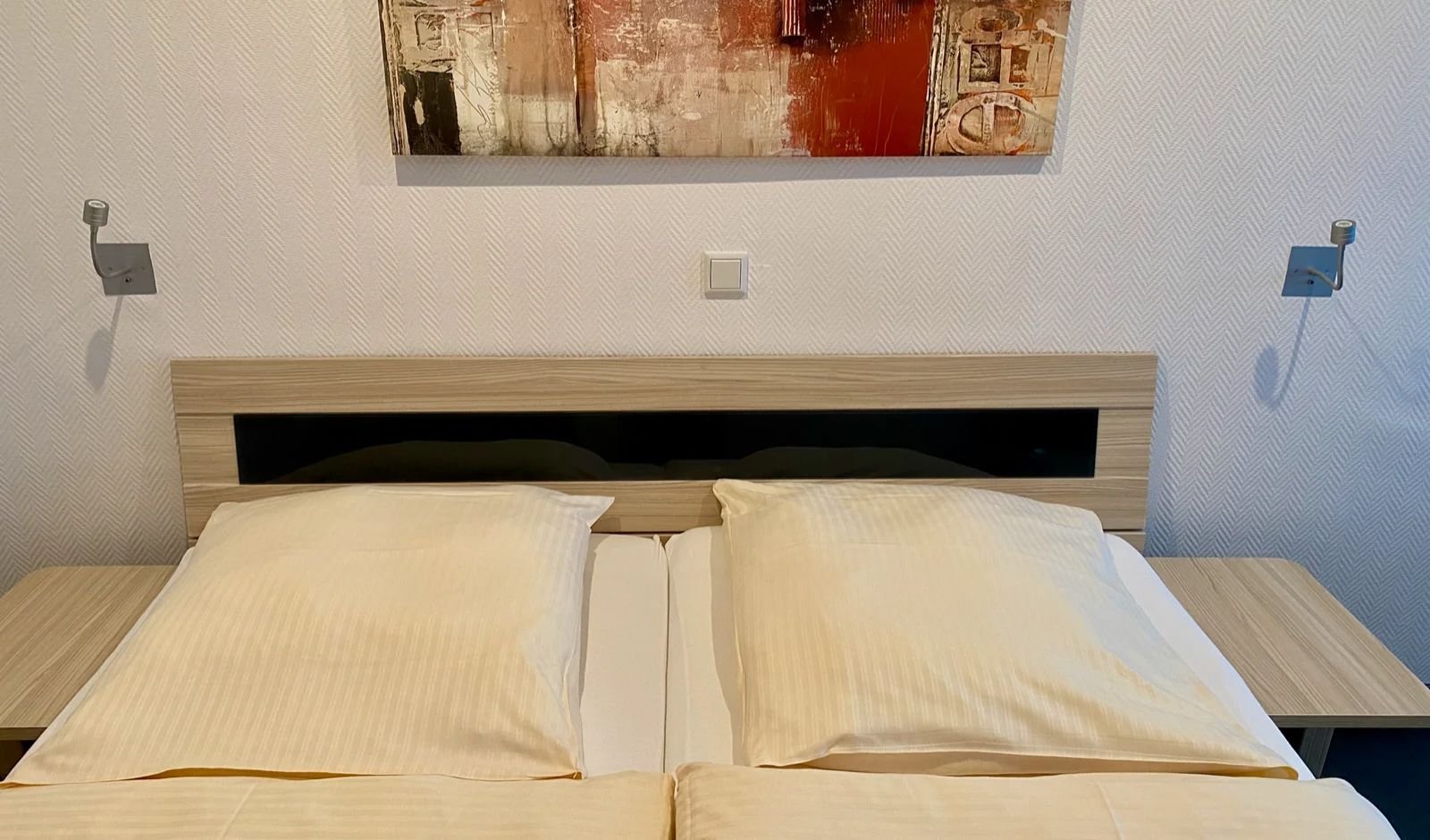 HOTEL ZUR RIEDE WOLFSBURG-guestroom-Double Room.jpg