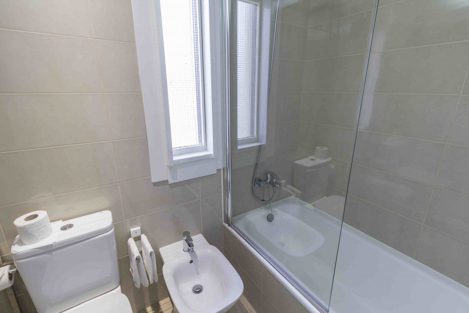 Hotel Eurosol Leiria-guestroom-Standard Double Bathroom.jpg