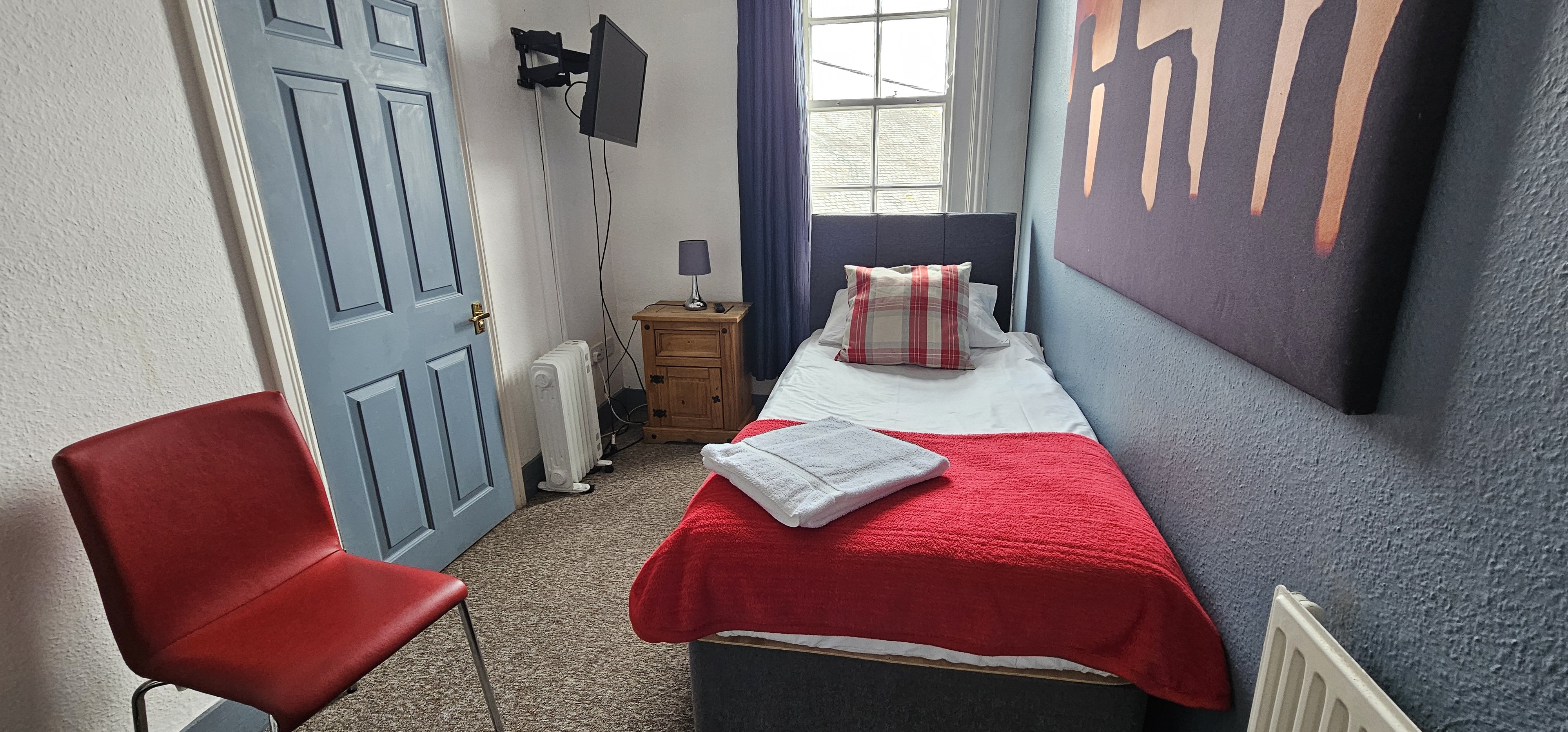 THE STONEHENGE INN-guestroom-Single Room.jpg