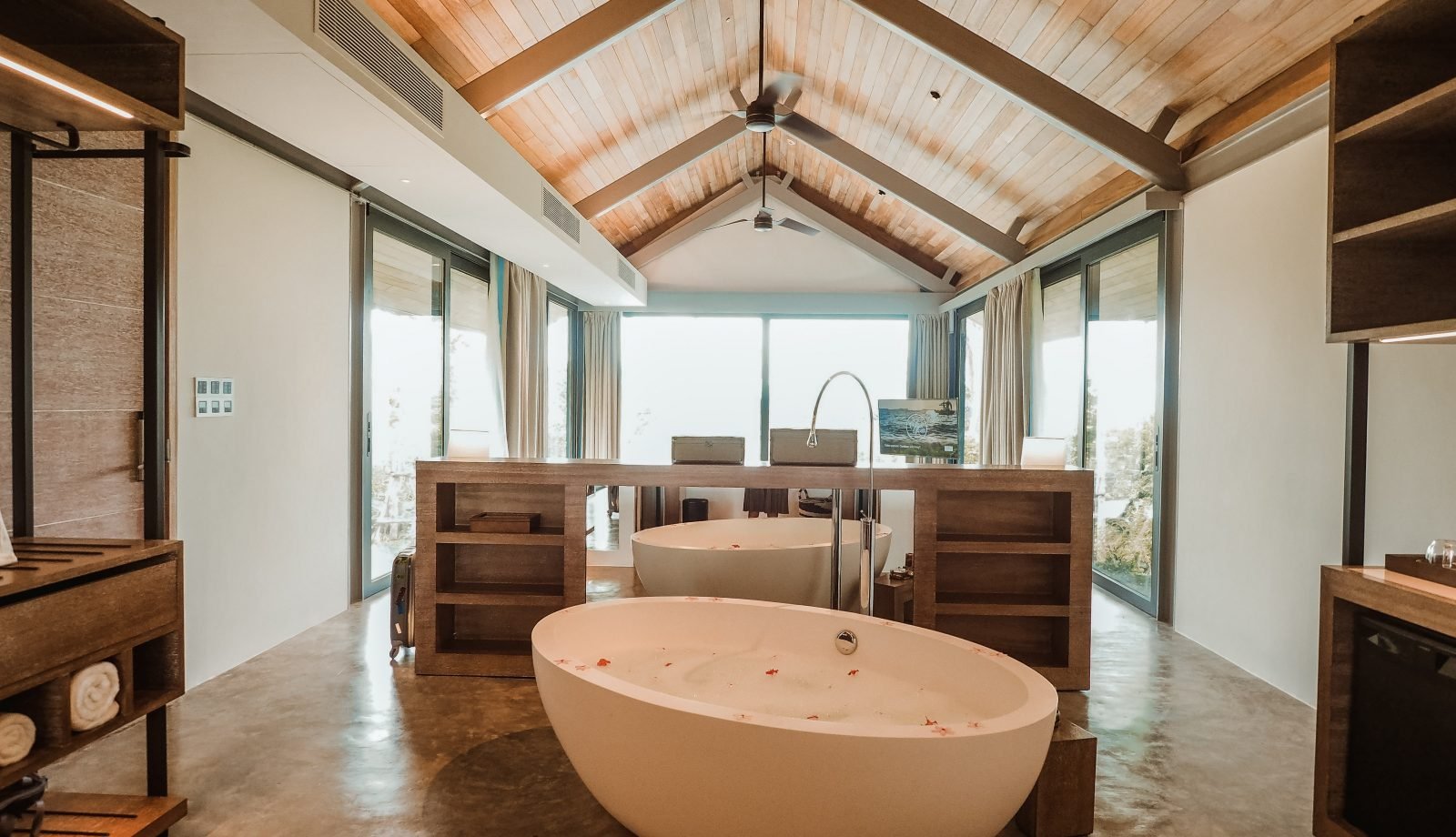 Villa Escape Burasari-guestroom-ONE BEDROOM POOL VILLA Bathroom.jpg