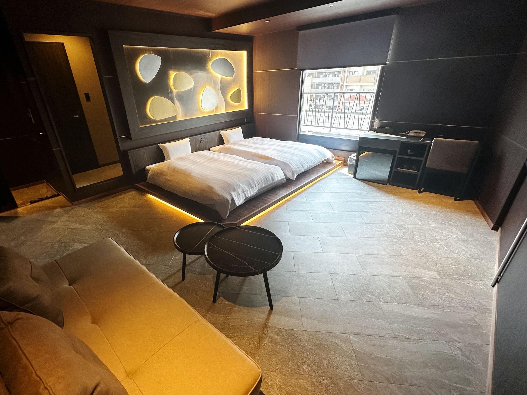KOBE PORTTOWER HOTEL-guestroom-NON SMOKING CLUB TWIN WITH OPEN AIR BATH.jpg