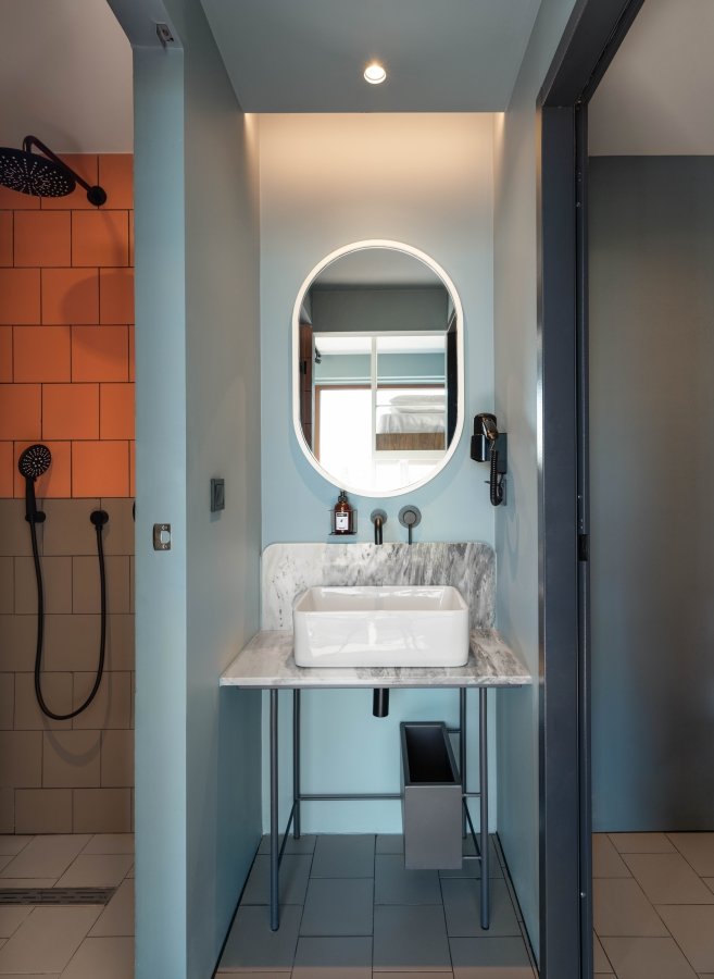 ZEUS IS LOOSE-guestroom-Corner Room with Panoramic View Bathroom.jpg