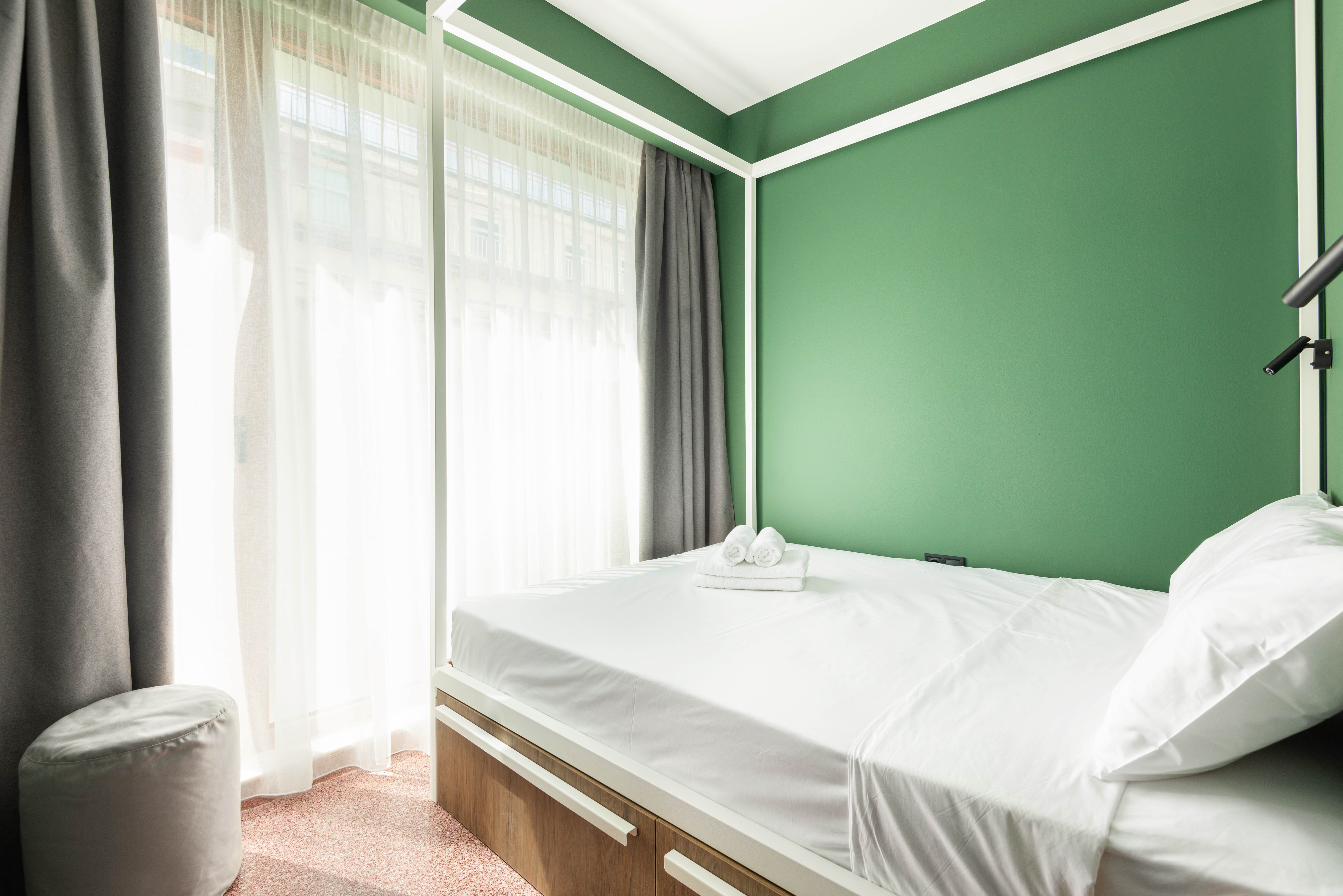 ZEUS IS LOOSE-guestroom-Double Room.jpg