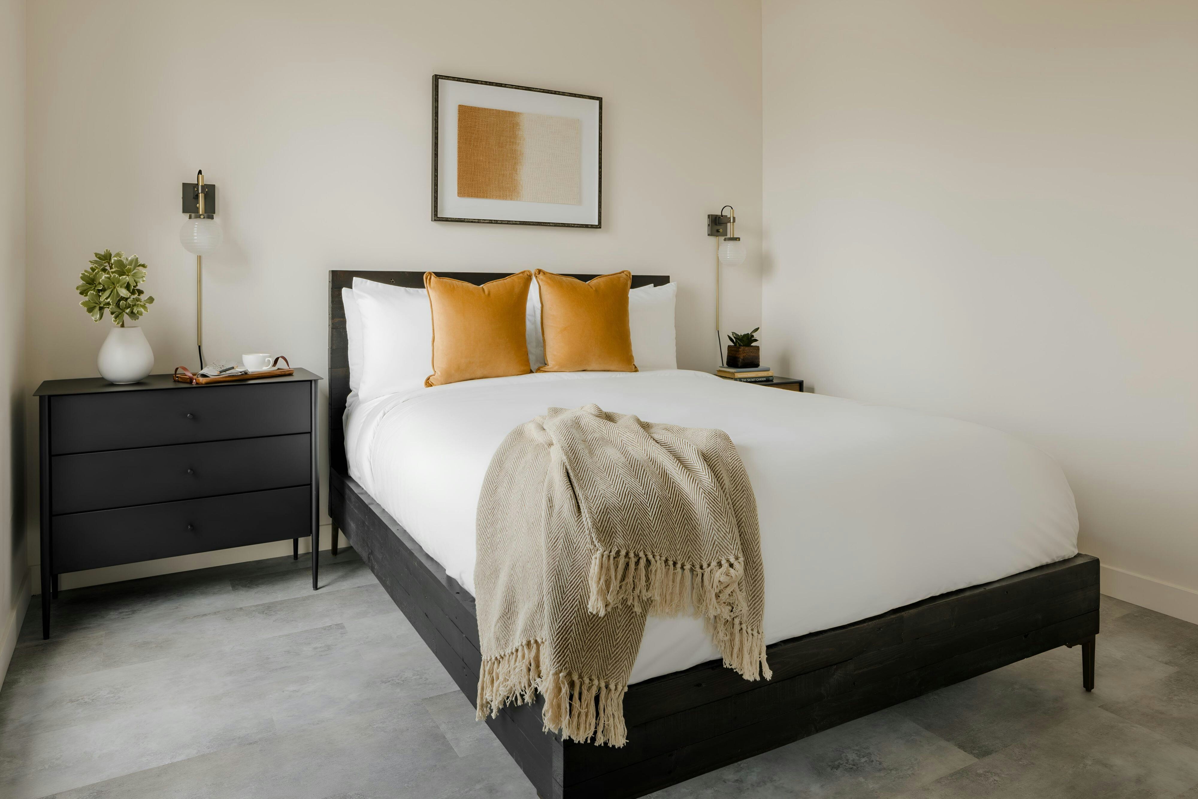 Sonder The Artesian Apartments LoH-guestroom-Bedroom.jpg