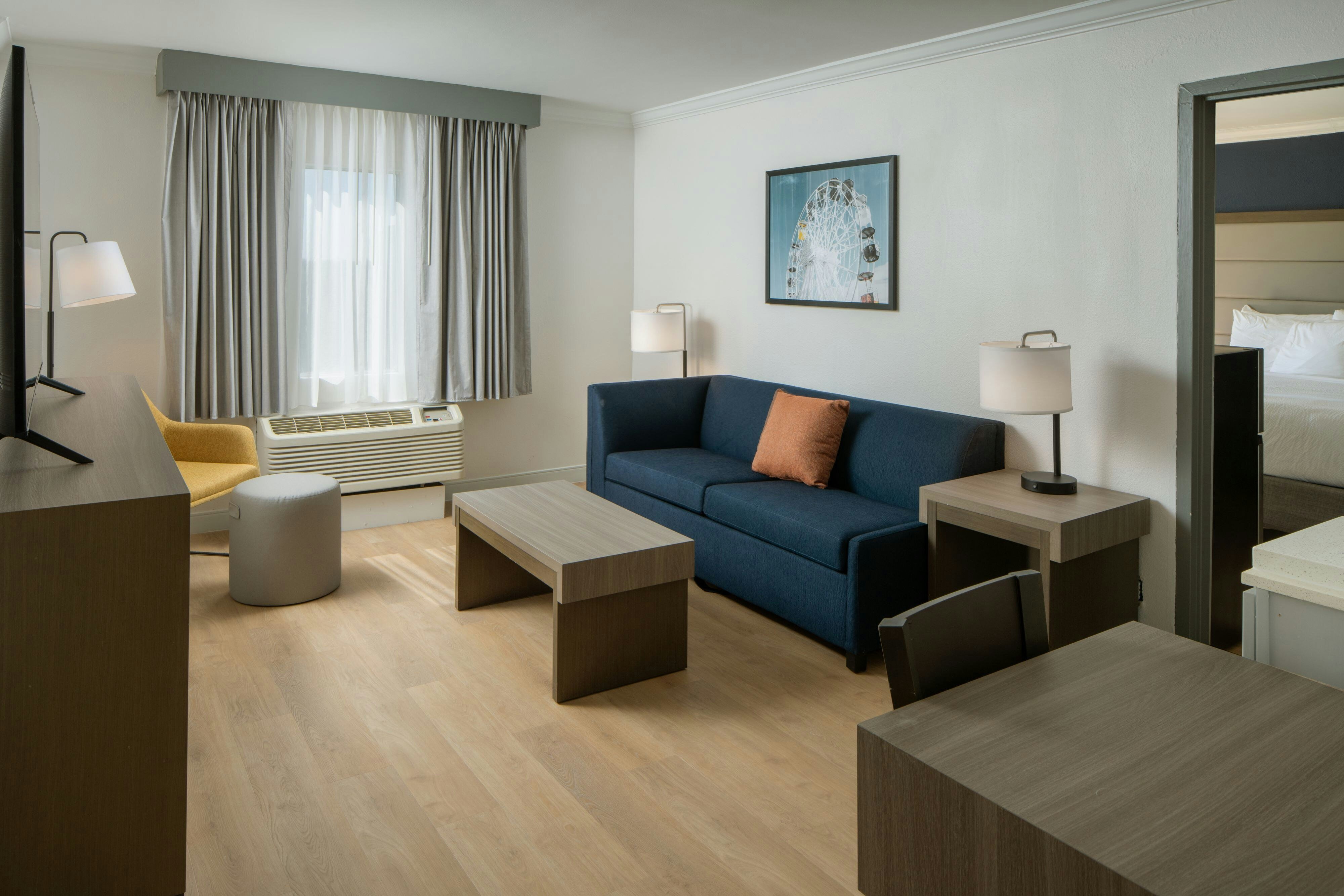 City Express by Marriott New Orleans I 10-guestroom-King Suite.jpg