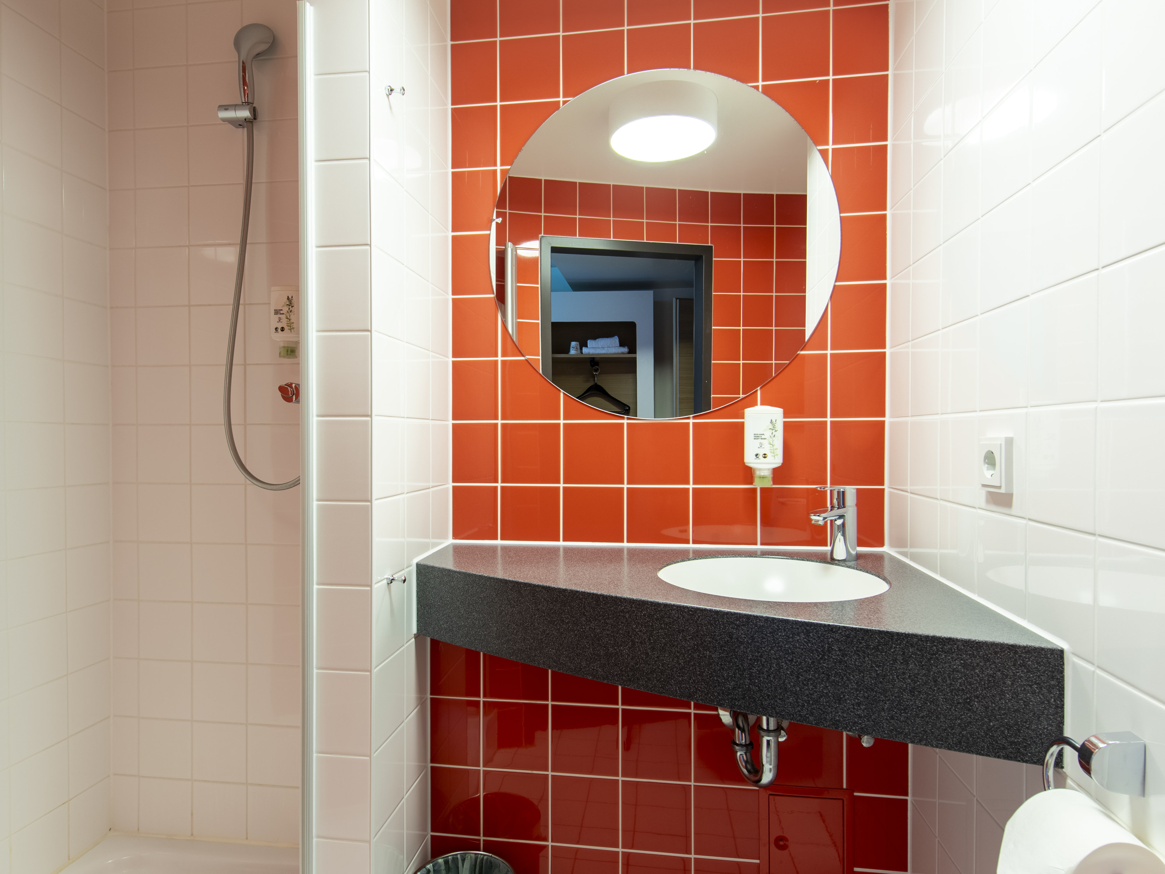 B&B HOTEL PASSAU-WEST-guestroom-Hotel Passau Bathroom.jpg