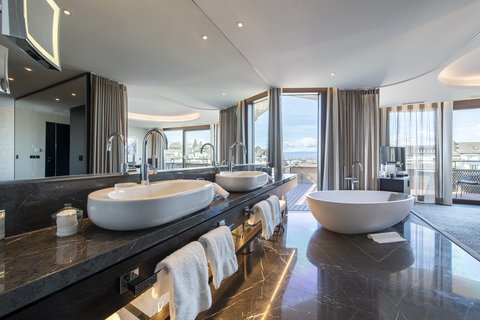 ROYAL SAVOY HOTEL AND SPA - Photo 33
