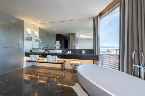 ROYAL SAVOY HOTEL AND SPA - Photo 36