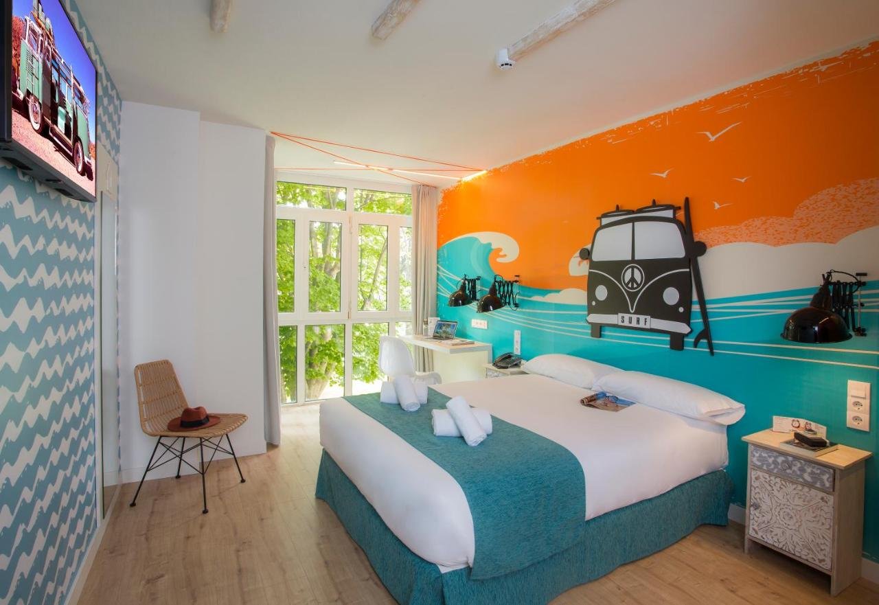 CASUAL DE LAS OLAS-guestroom-D3E740 Guest Room.jpg