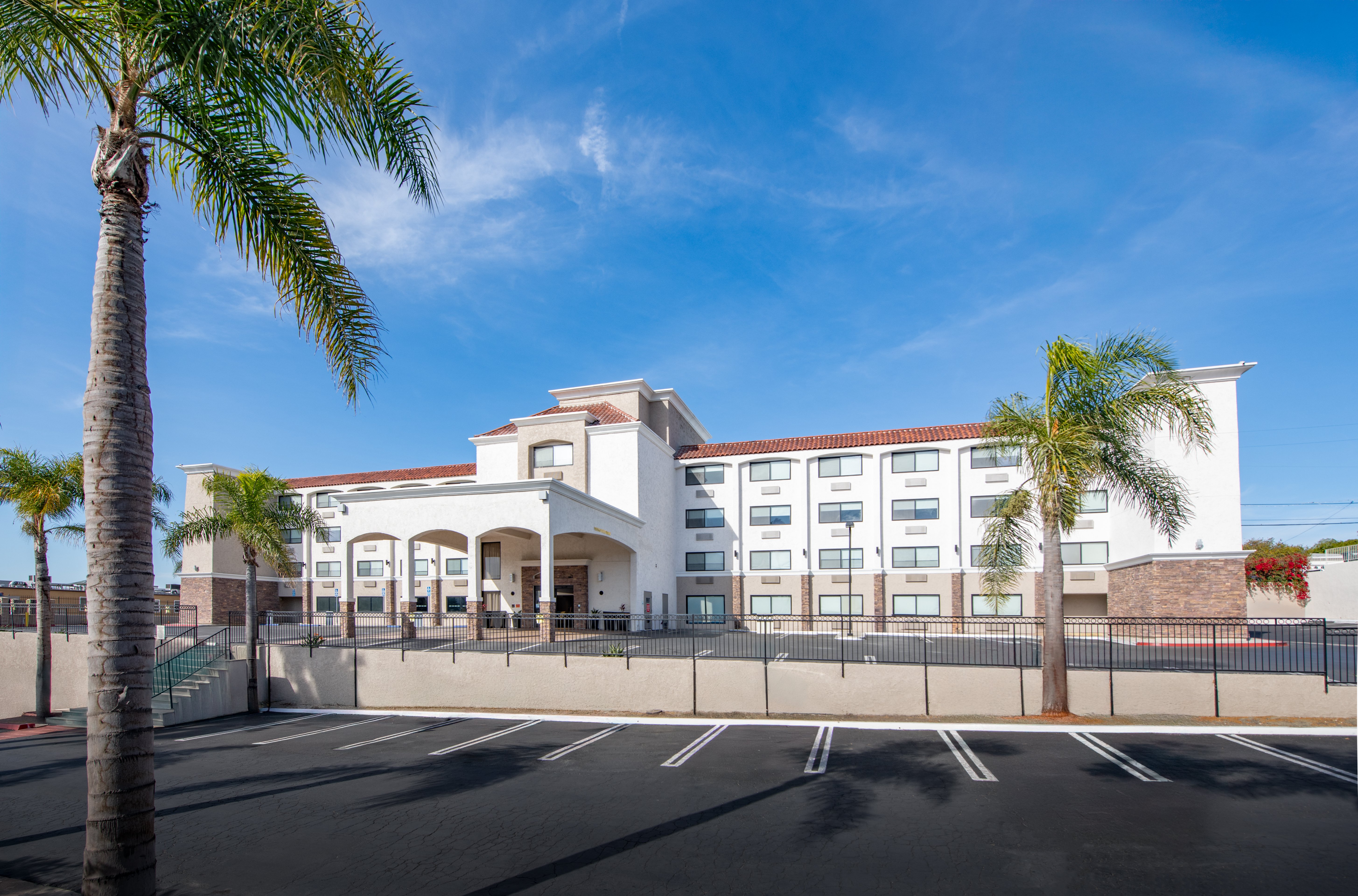 HOLIDAY INN EX SAN DIEGO SOUTH BY I-guestroom-Welcome to Holiday Inn Express & Suites National City.jpg