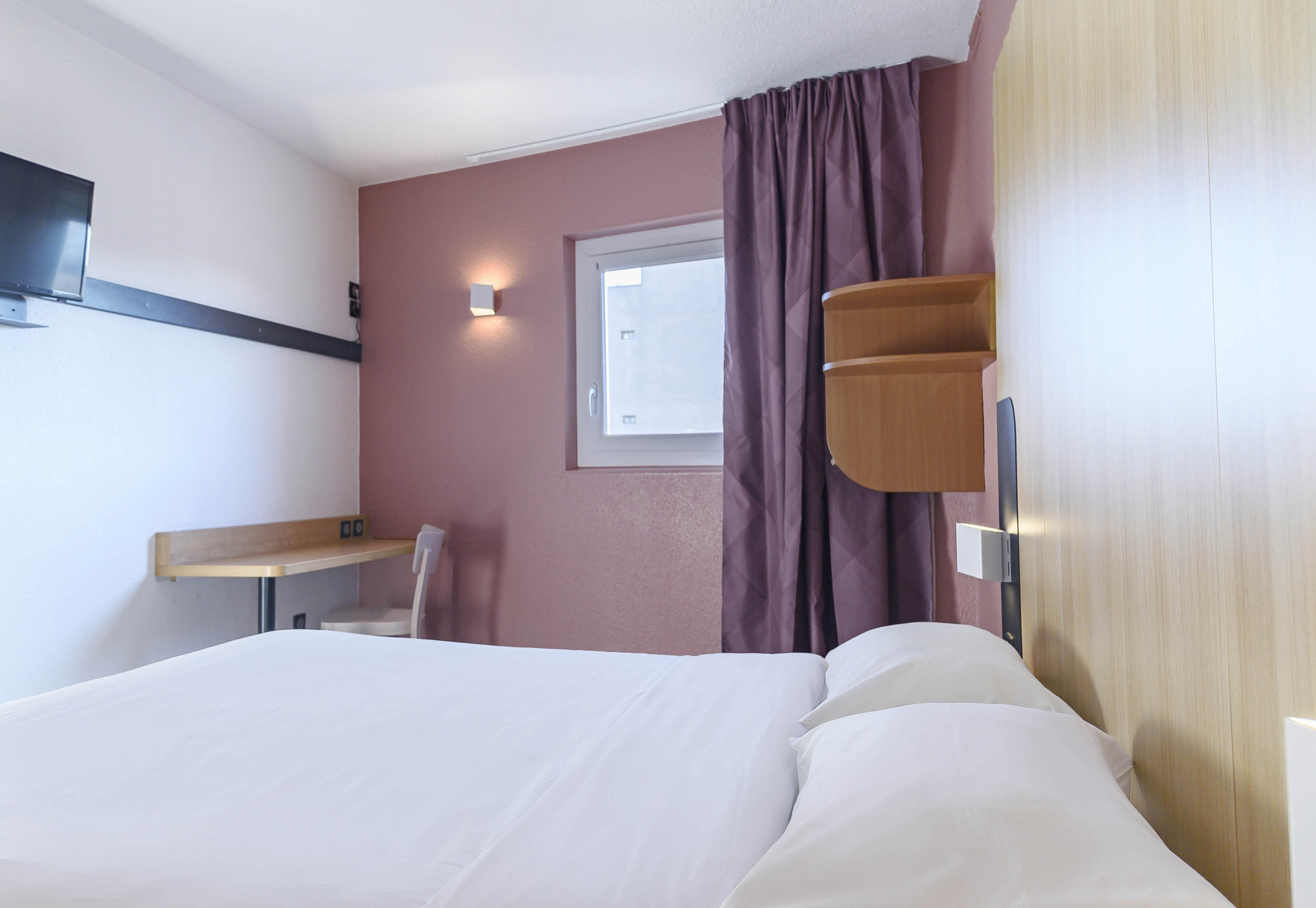 B&B HOTEL NIMES CENTRE ARENES-guestroom-Guest Room.jpg