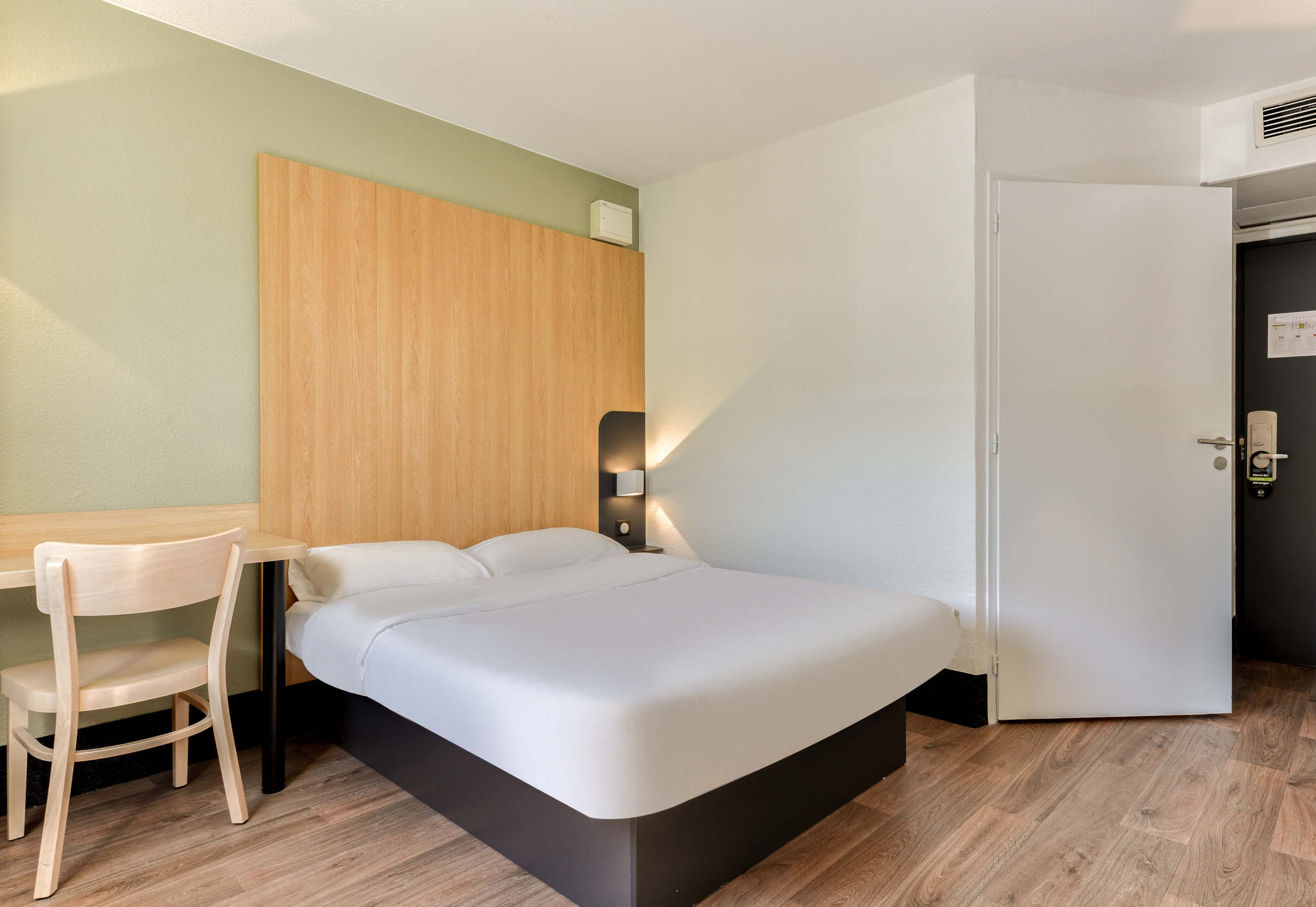 B&B HOTEL BEZIERS - VILLENEUVE LES-guestroom-Guest Room.jpg