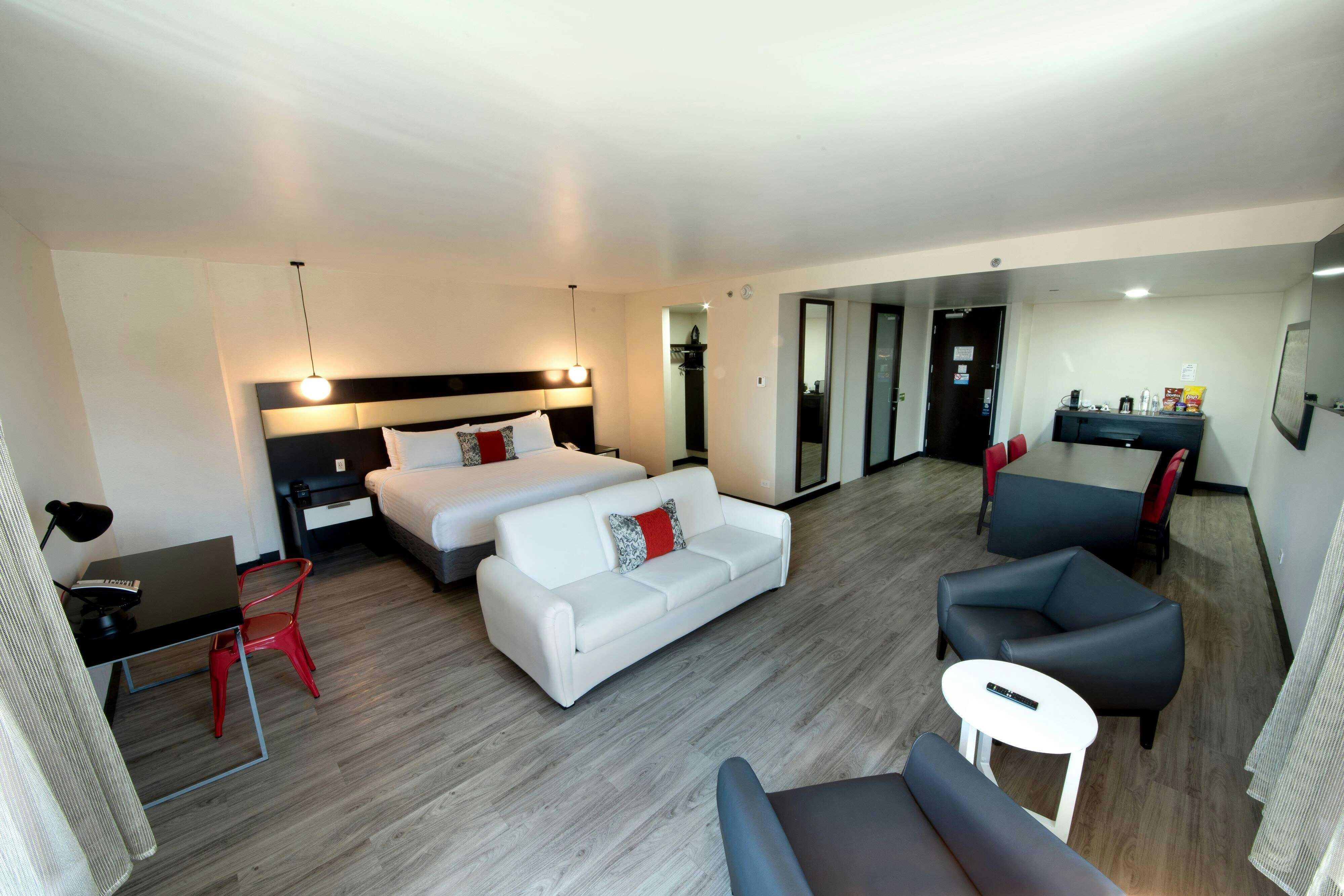 D Sabana Hotel San JosÃ©-guestroom-Guest Room One King Suite  .jpg