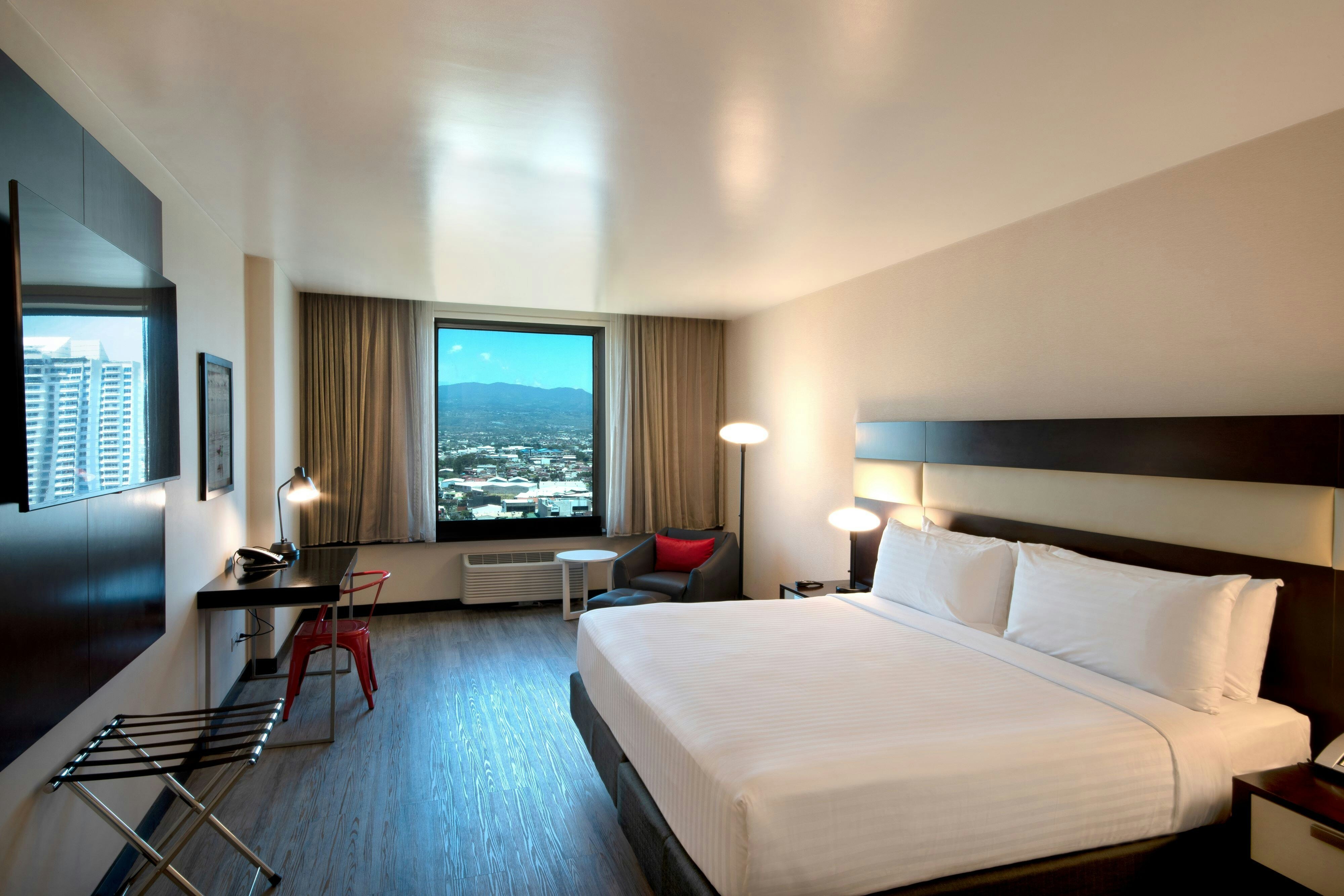 D Sabana Hotel San JosÃ©-guestroom-King Standard Room.jpg