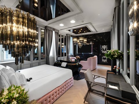 THE PLEIN HOTEL - Photo 21
