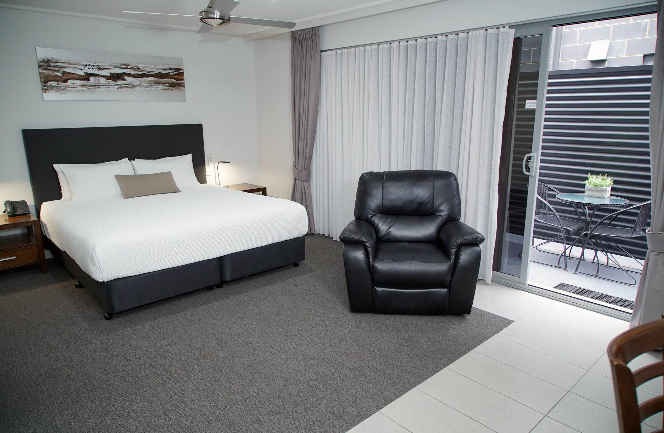 BRIDGES ON ARGYLE-guestroom-Executive King Suite.jpg