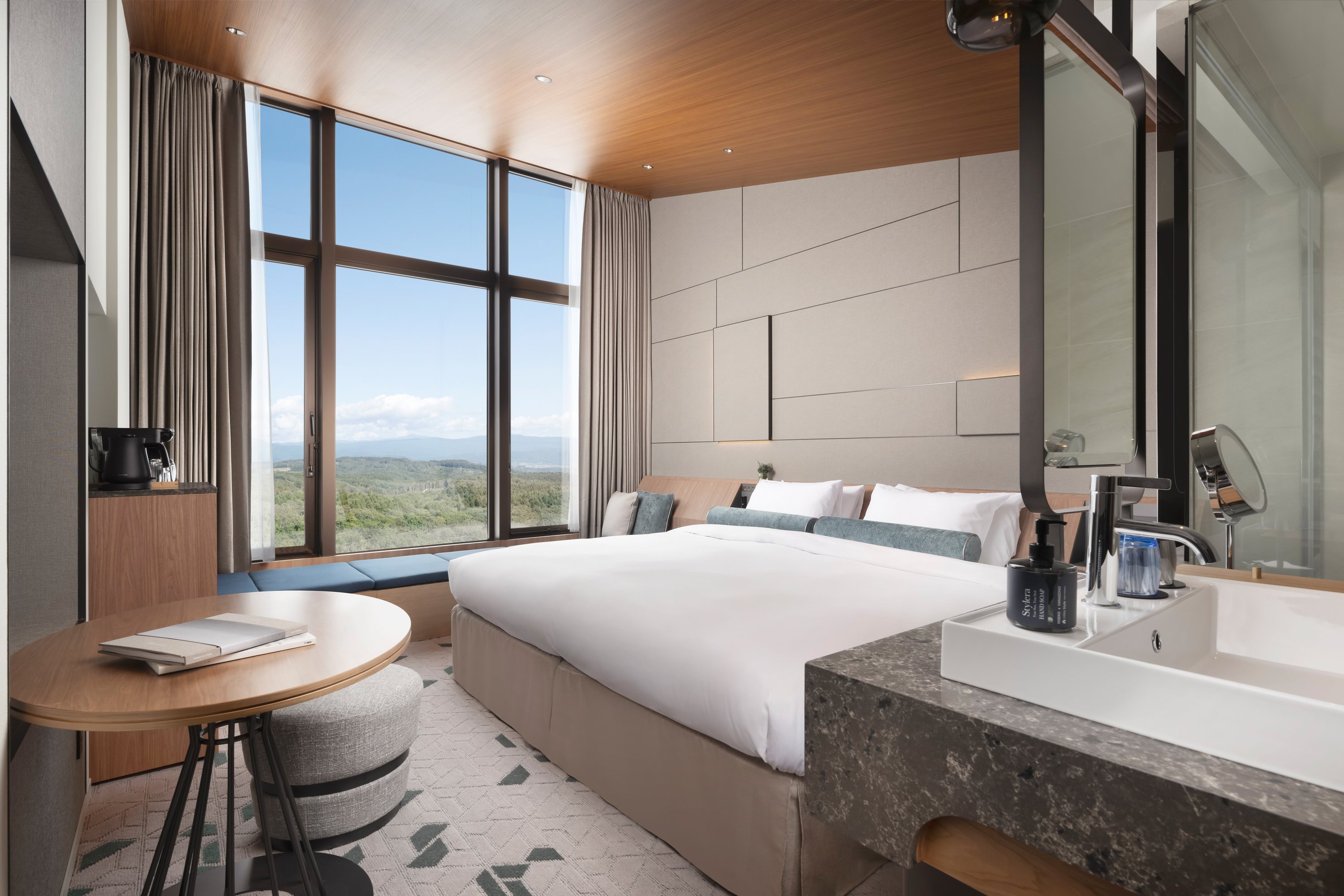 Nikko Style Niseko Hanazono-guestroom-Superior Club King SUMMER.jpg