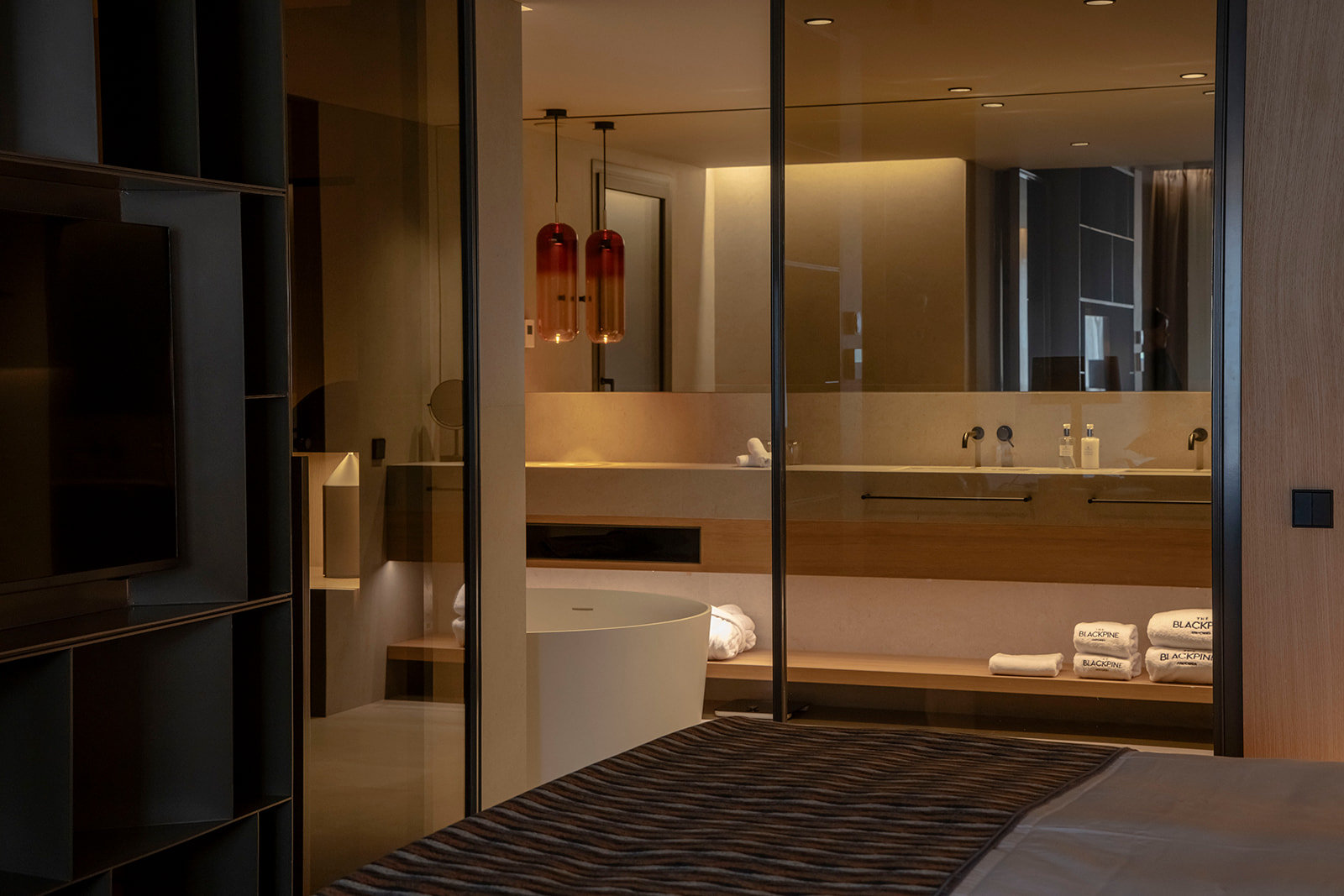 THE BLACKPINE HOTEL-guestroom- Suite - Bathroom.jpg