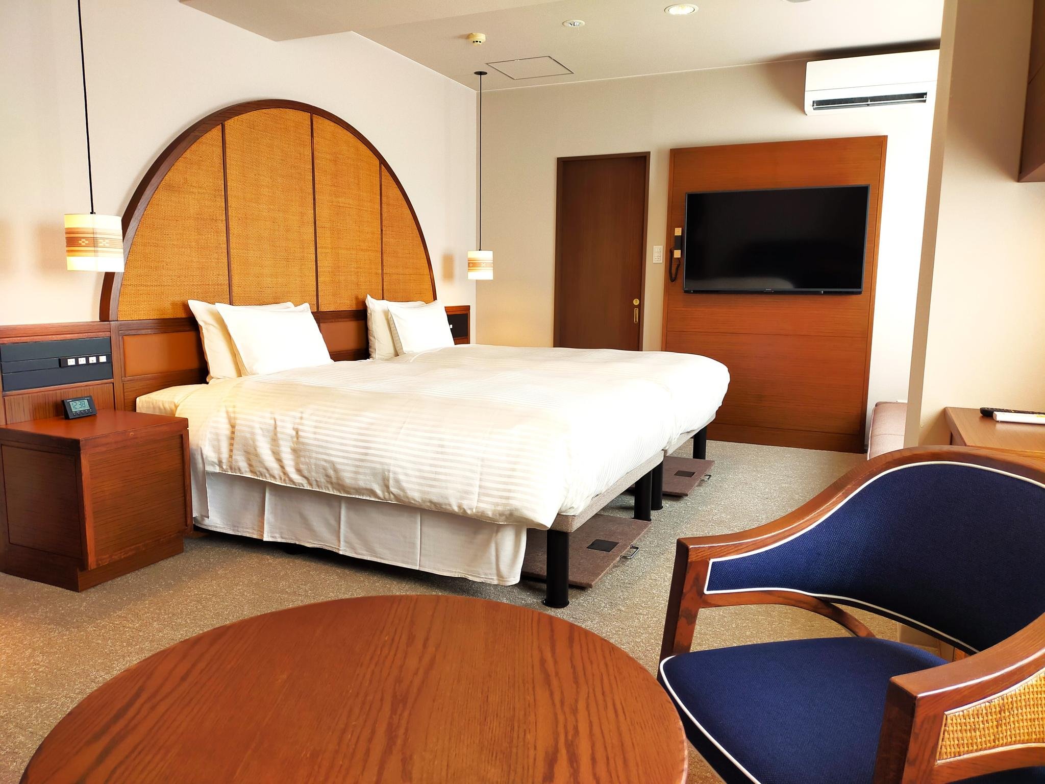Palm Royal Resort Kokusai St-guestroom-SUPERIOR TWIN.jpg