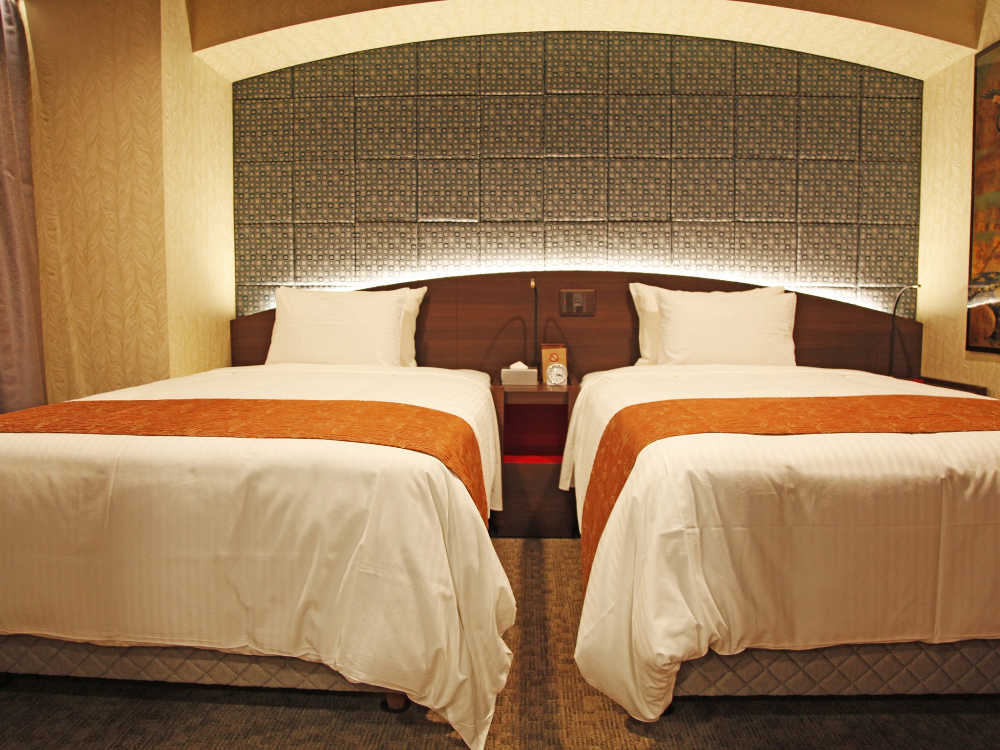 Palm Royal Resort Kokusai St-guestroom-JUNIOR SUITE.jpg