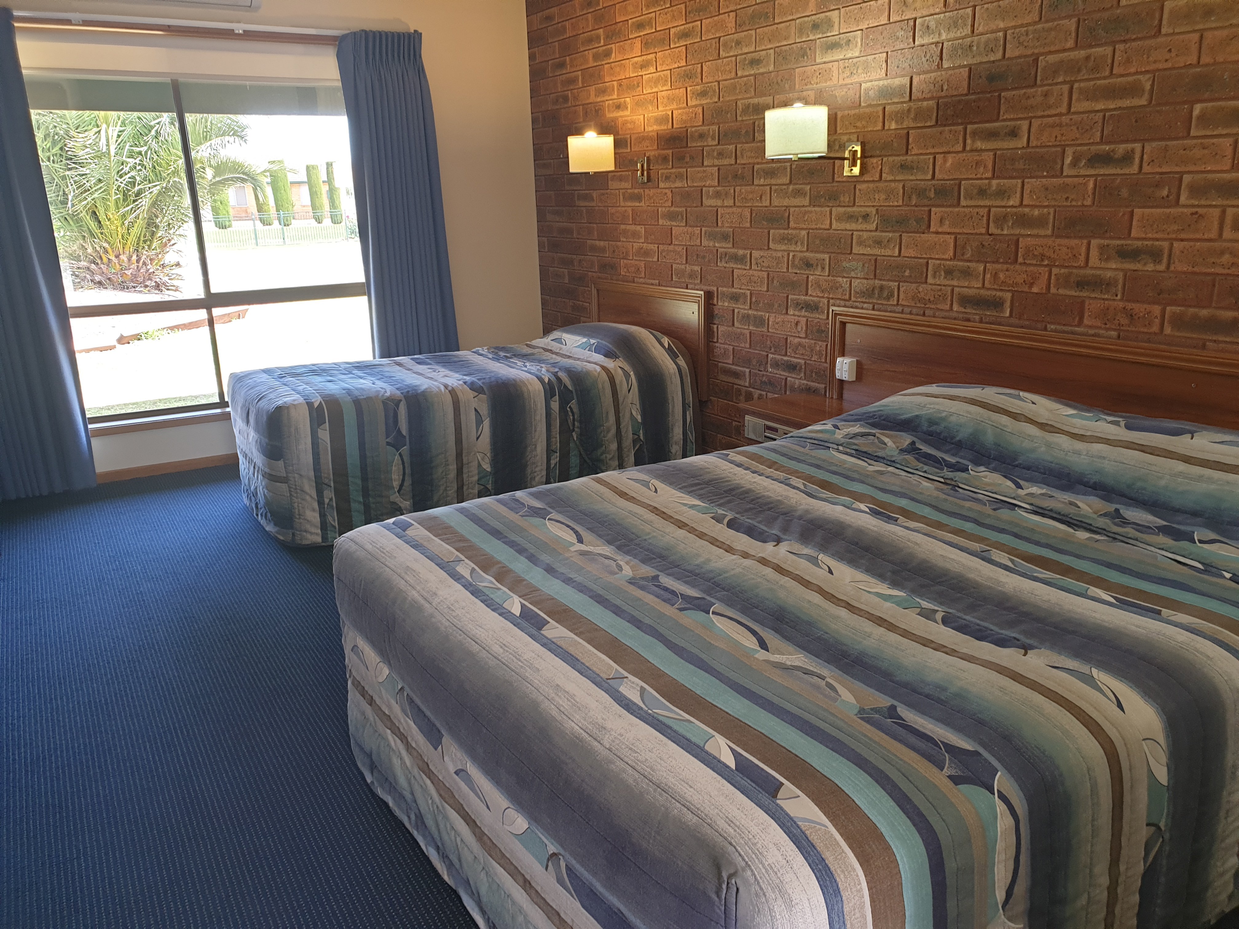 FINLEY PALM MOTOR INN-guestroom-GUESTROOM.jpg