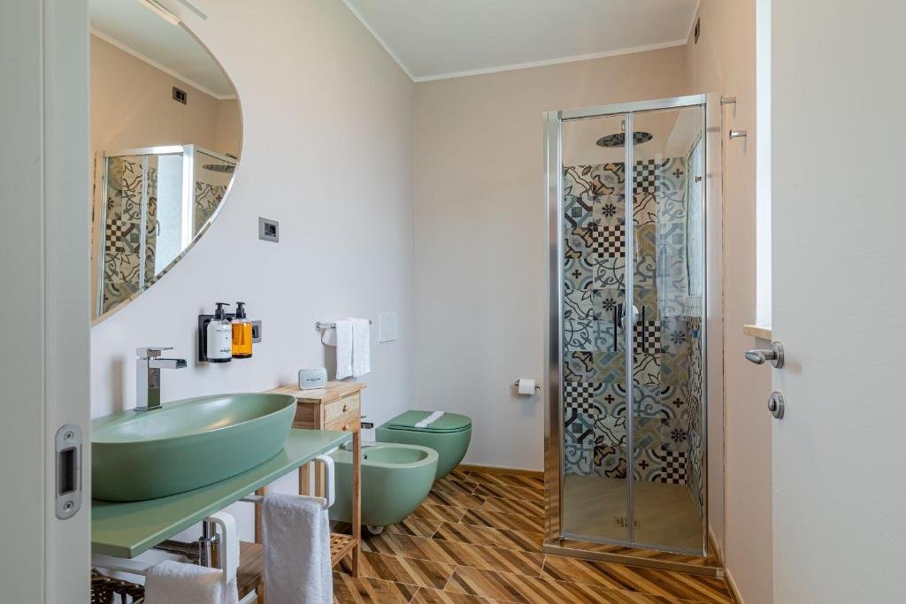 L AJA DELLA MIRUSINA-guestroom-Bath.jpg