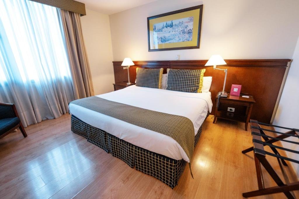 AMERIAN EXECUTIVE MENDOZA-guestroom-GUEST ROOM.jpg