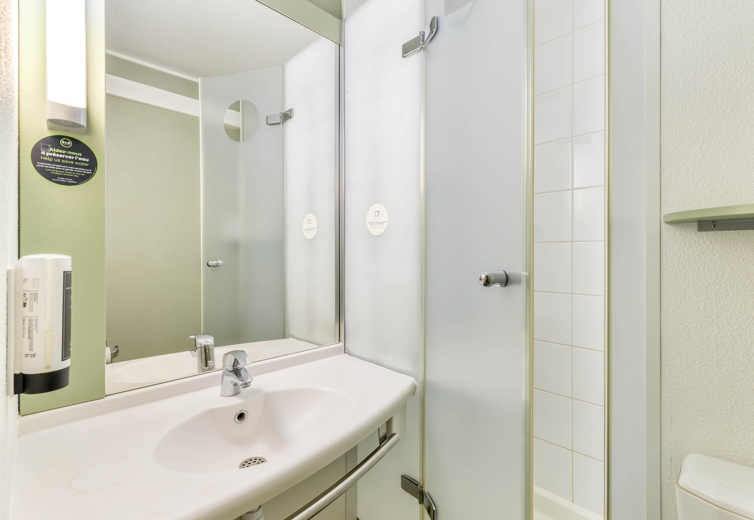 B&B HOTEL MONTPELLIER SUD LATTES-guestroom-Hotel Montpellier Sud Lattes Bathroom.jpg
