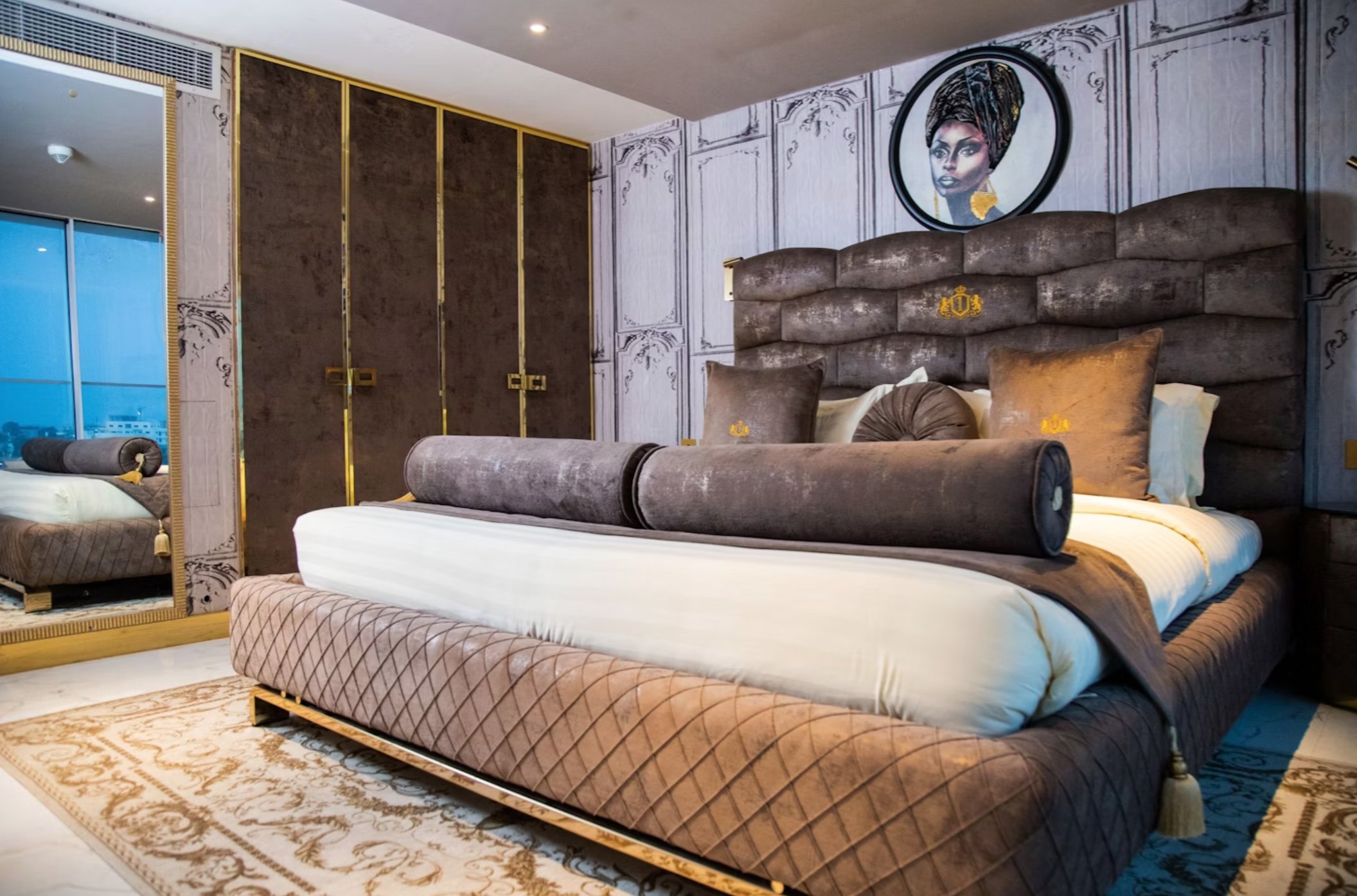 NUMBER ONE OXFORD STREET HOTEL-guestroom-Deluxe Suite.jpg
