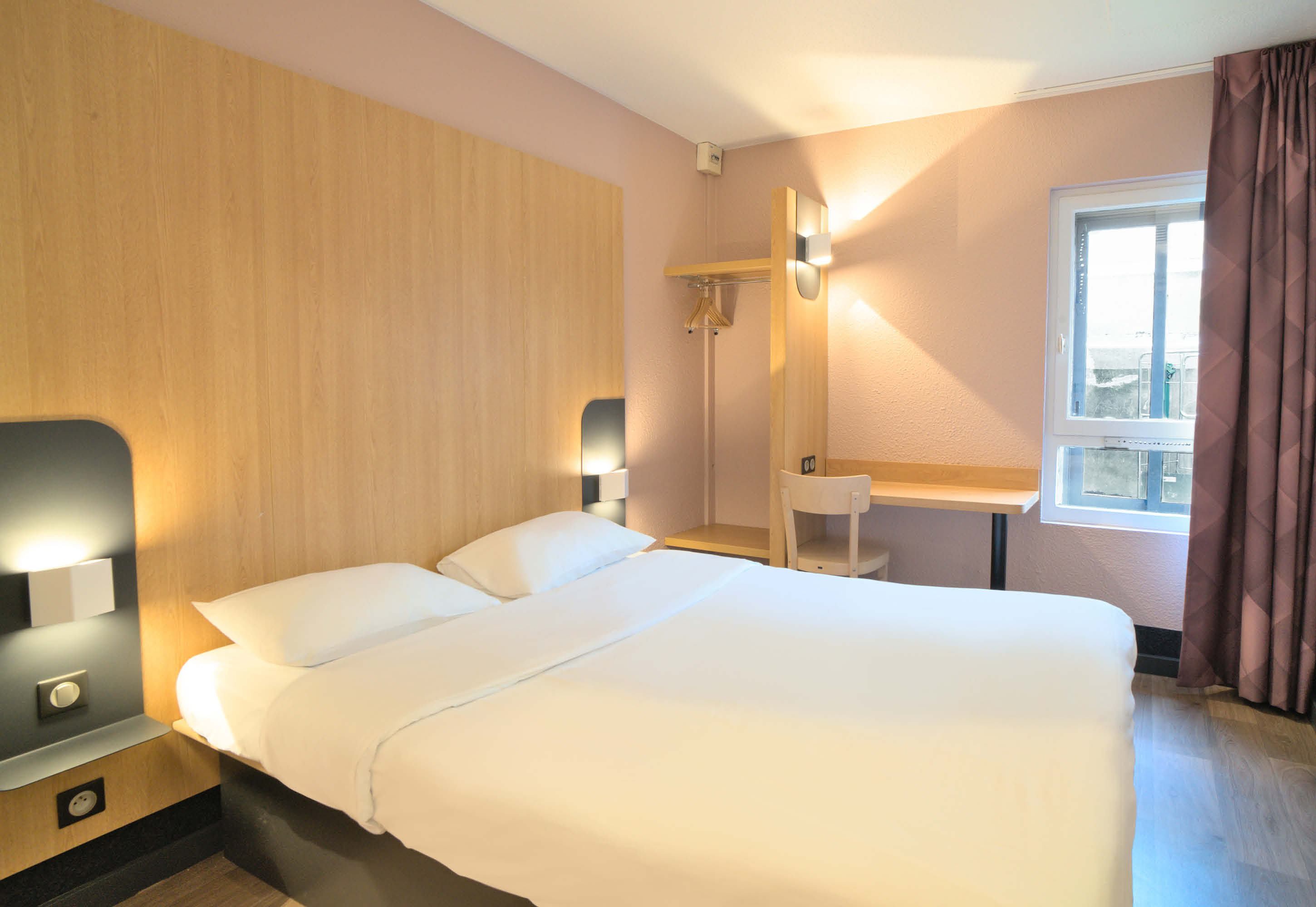 B&B HOTEL DREUX CENTRE-guestroom-GUEST ROOM.jpg