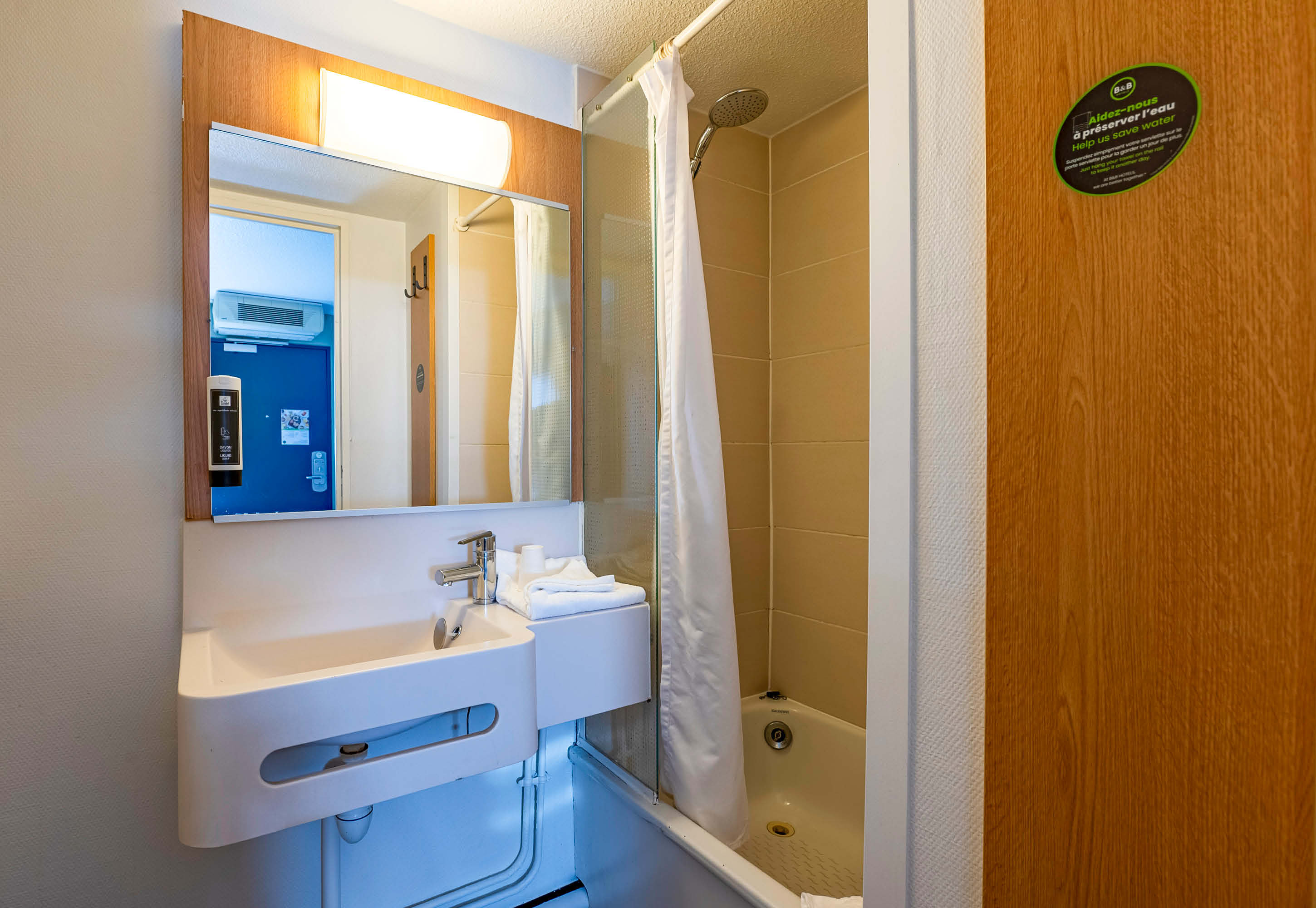 B&B HOTEL ST ETIENNE LA TERRASSE --guestroom-Hotel Saint Etienne La Terrasse Bathroom.jpg